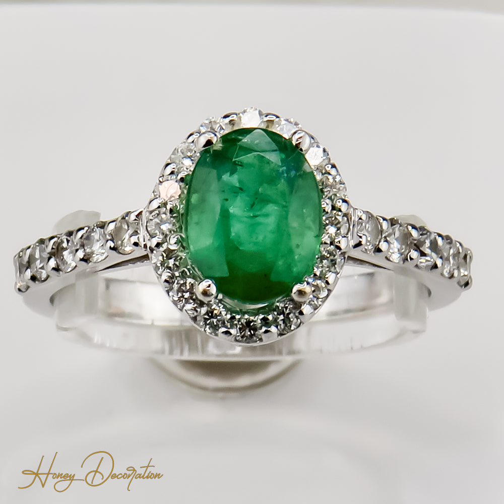 Vintage Smaragd-Ring mit Brillanten aus Weißgold