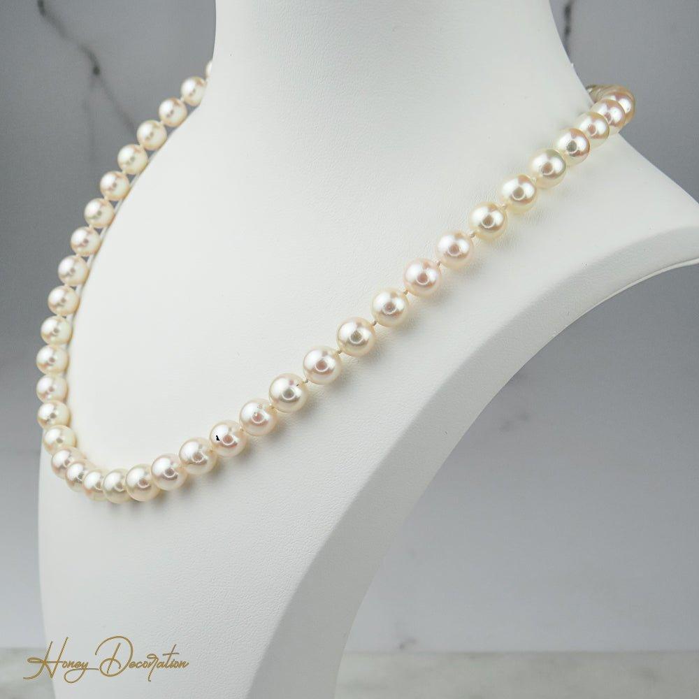 Exklusive Art-Deko Brosche mit Perlenkette - Honey Decoration