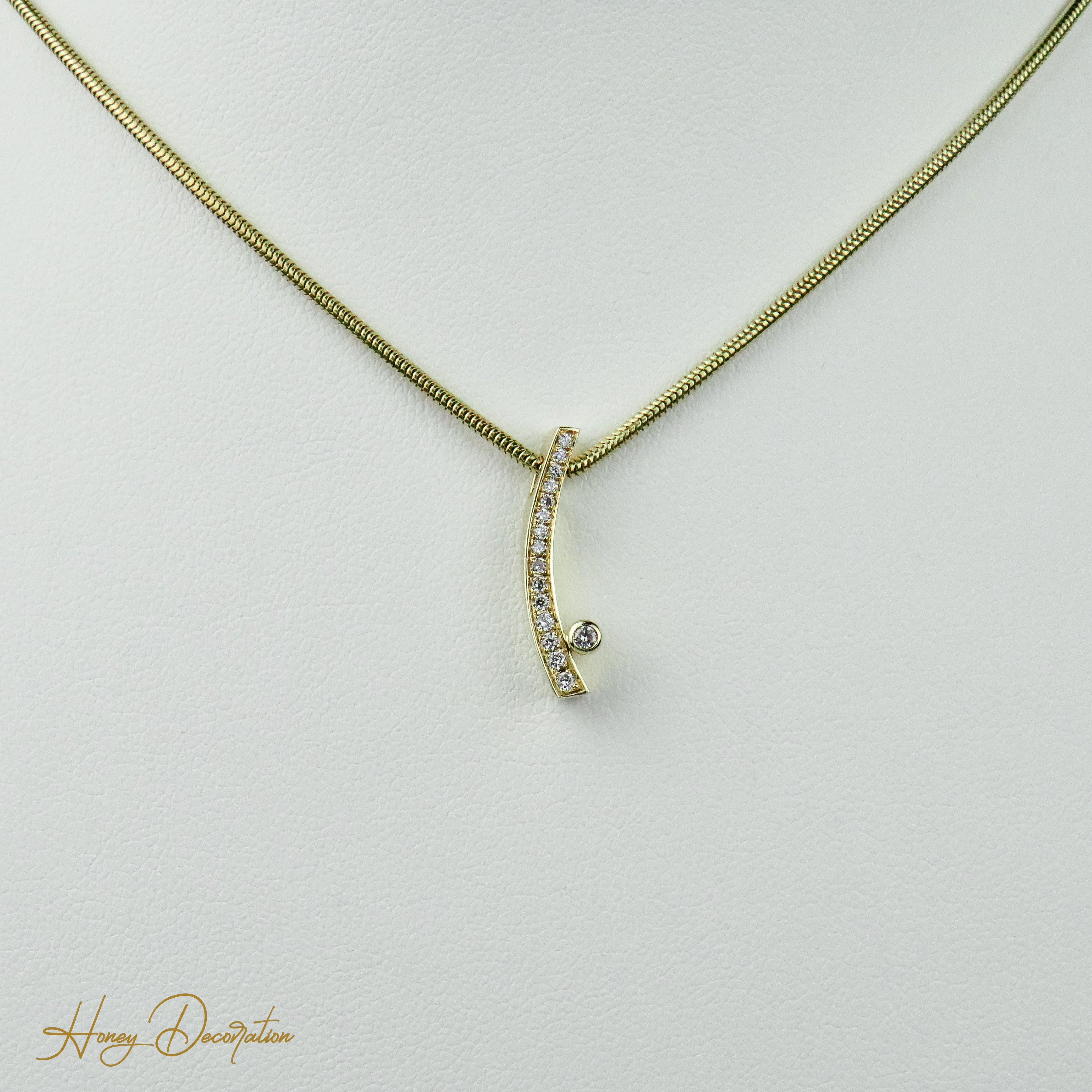14 Karat Gold-Schlangenkette mit elegantem Brillantanhänger - Honey Decoration