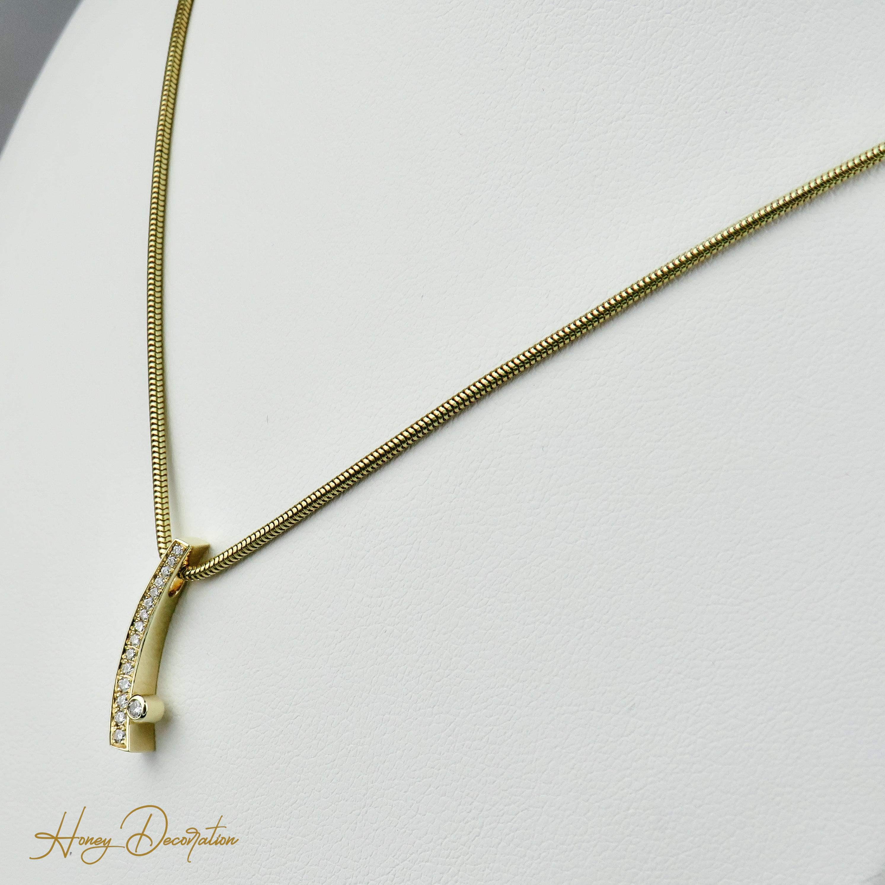 14 Karat Gold-Schlangenkette mit elegantem Brillantanhänger - Honey Decoration