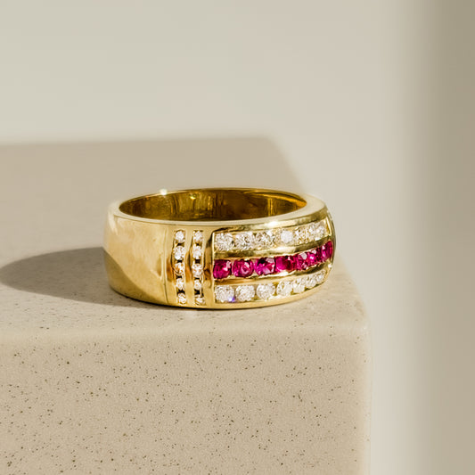 Prächtiger Rubin-Ring aus 18 Karat Gold mit Diamanten