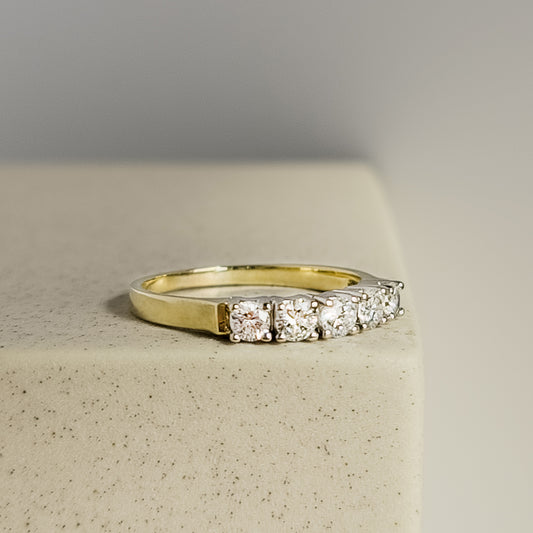 Prachtvoller Halbmemory Diamant-Ring aus 14 Karat Gold
