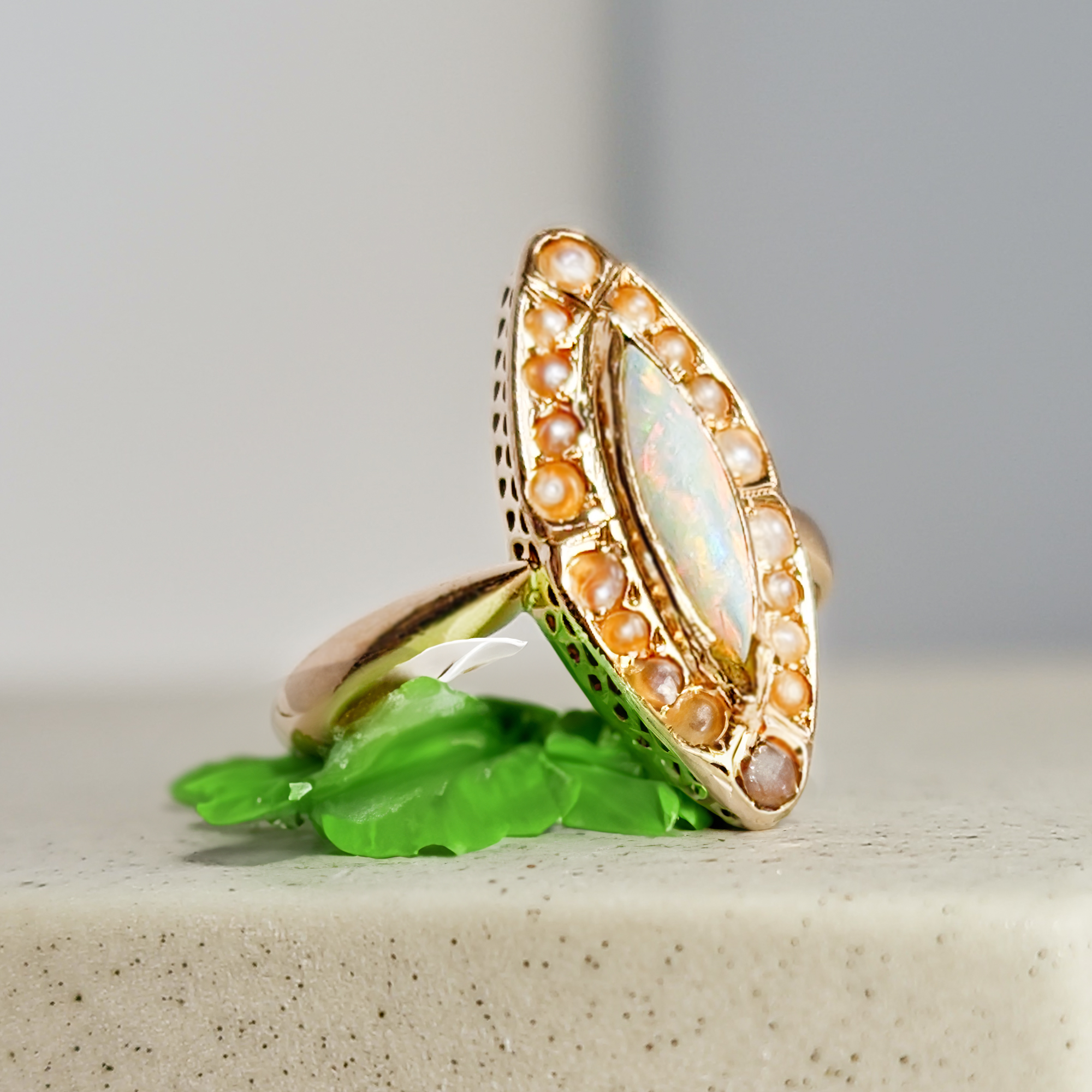 Viktorianischer Opal-Marquise-Ring aus 8K Gold