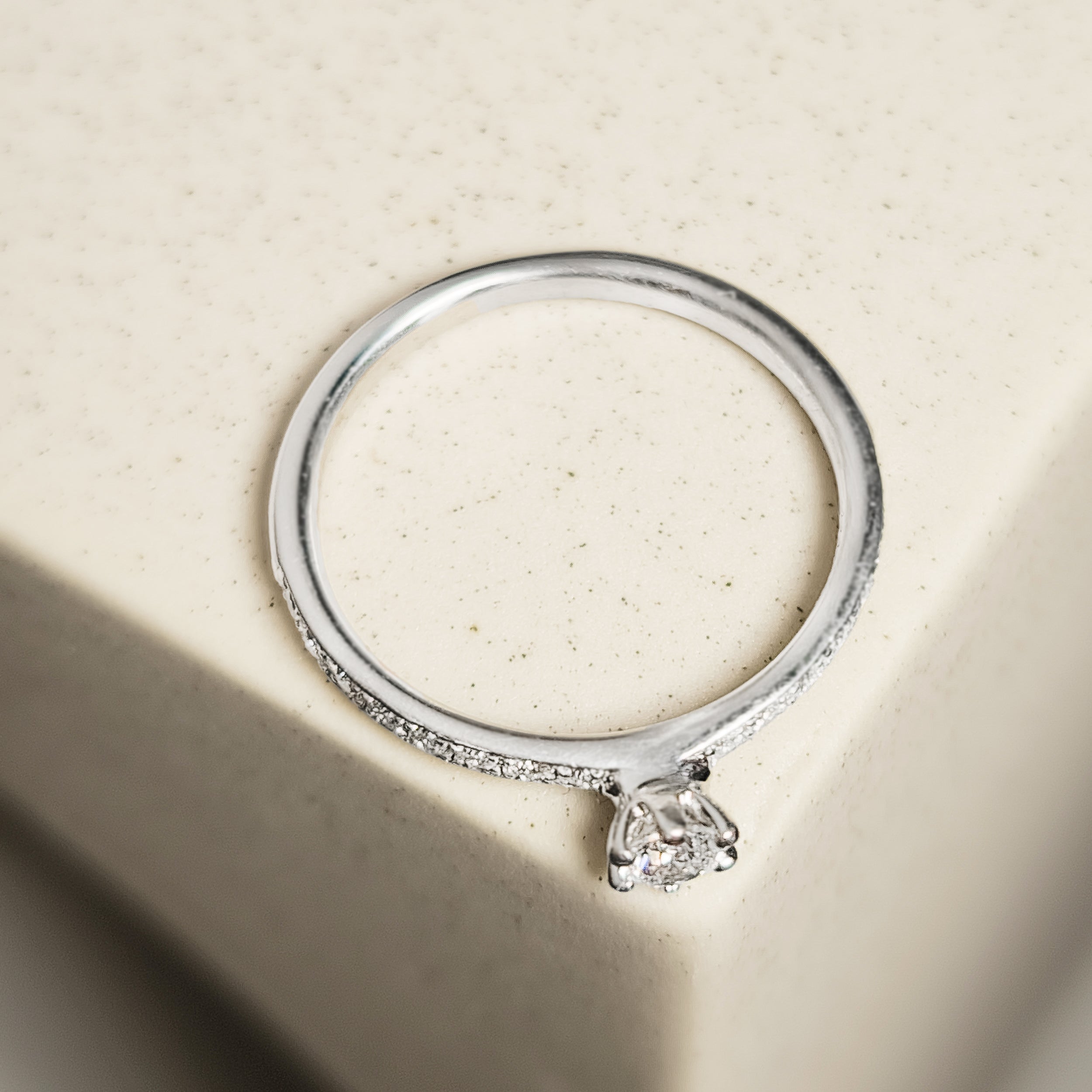 Platinring mit Brillanten – Höchste Eleganz
