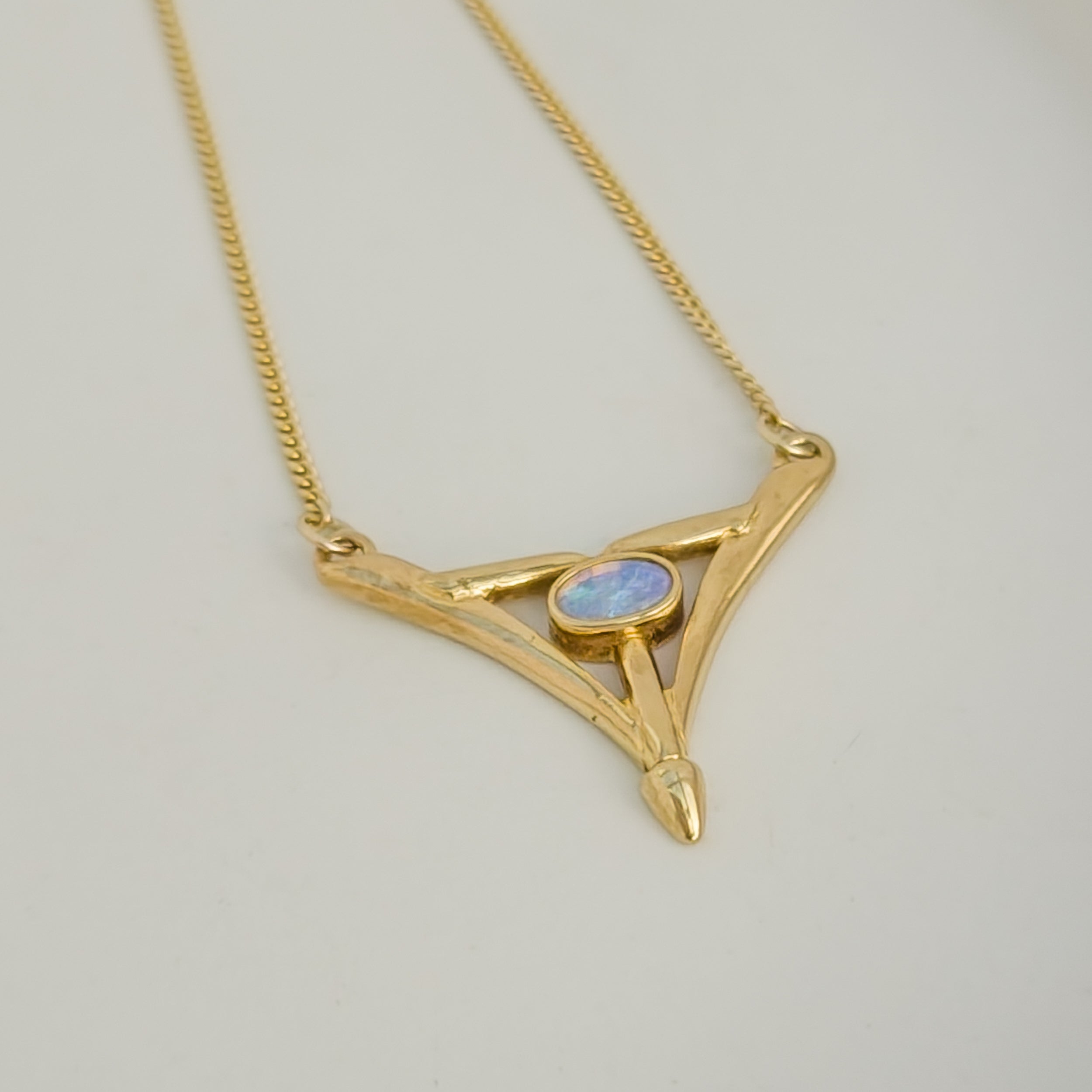 Opalkette aus 8 Karat Gold, besetzt mit einem Opal