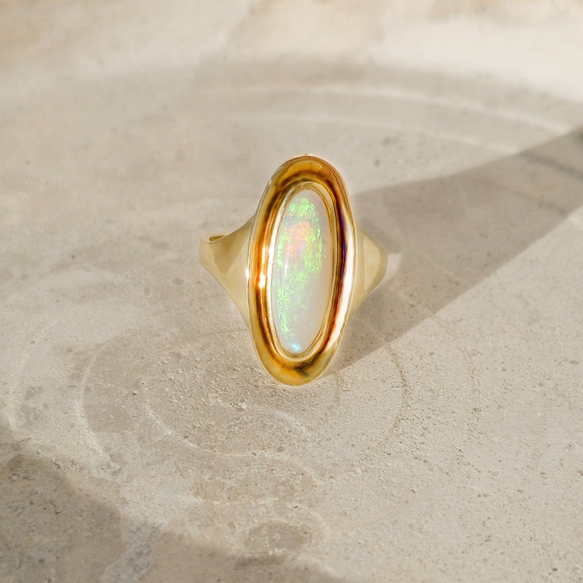 Ring mit Opal