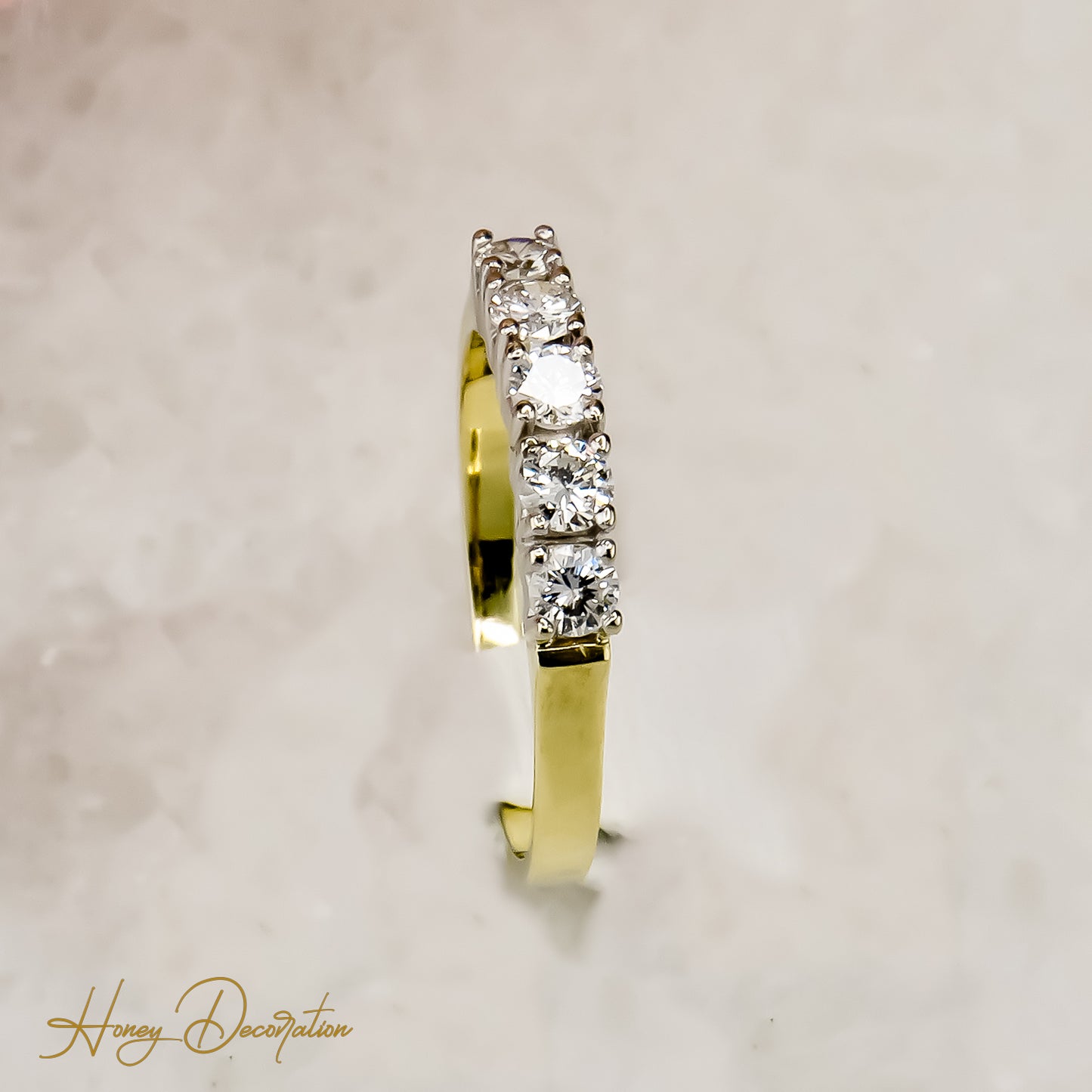 Prachtvoller Halbmemory Diamant-Ring aus 14 Karat Gold