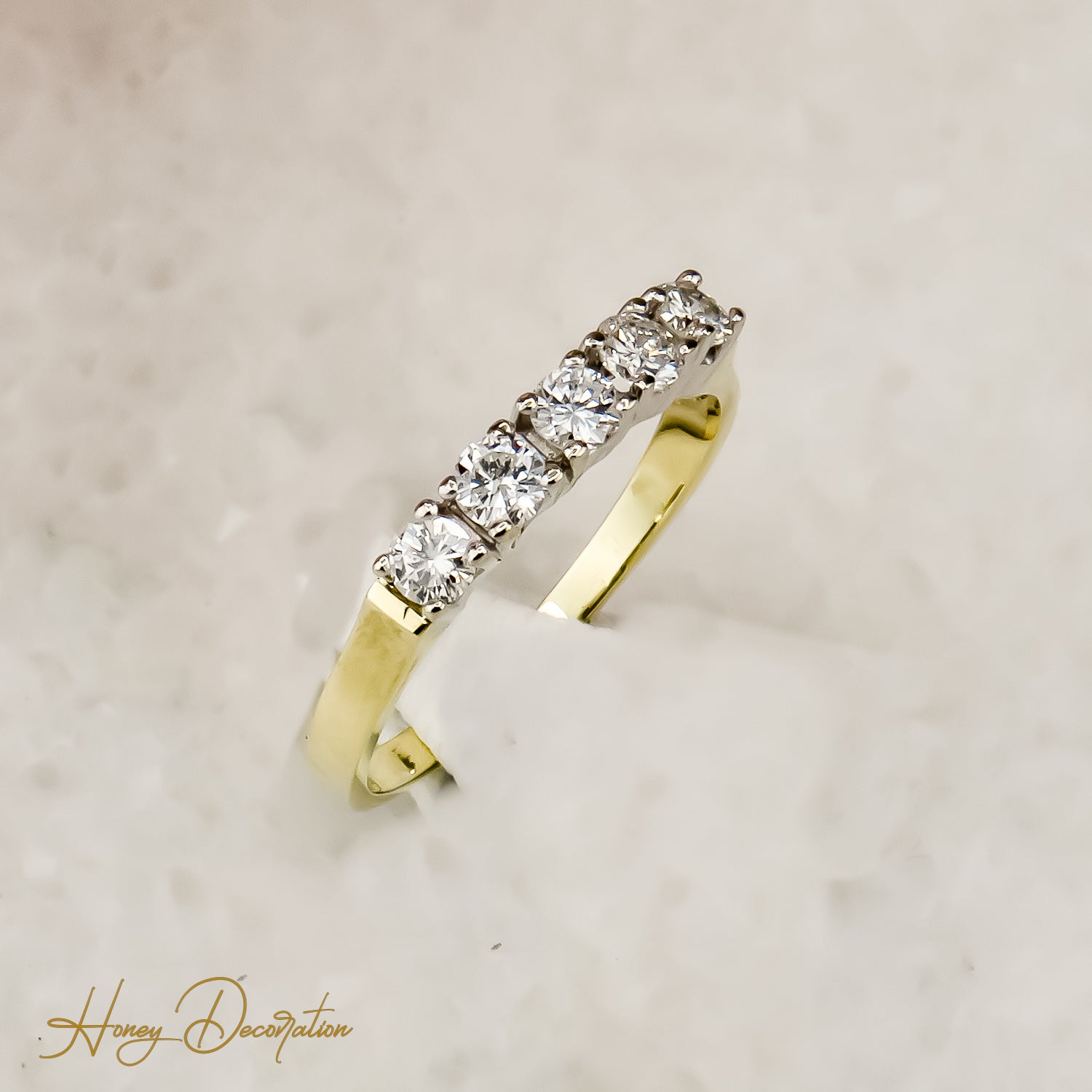 Prachtvoller Halbmemory Diamant-Ring aus 14 Karat Gold