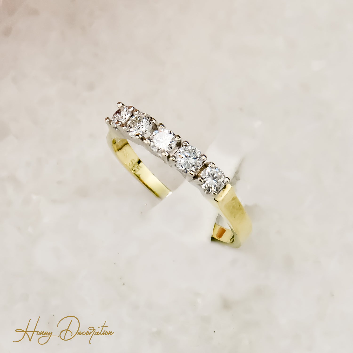 Prachtvoller Halbmemory Diamant-Ring aus 14 Karat Gold
