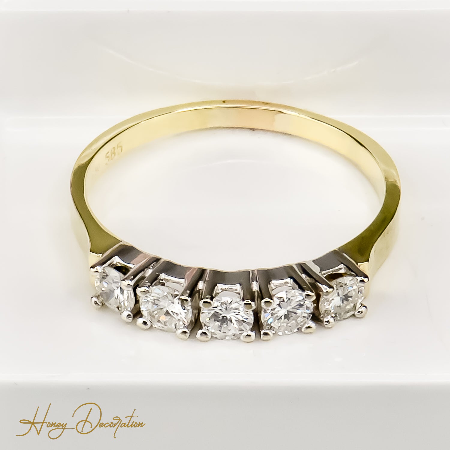 Prachtvoller Halbmemory Diamant-Ring aus 14 Karat Gold
