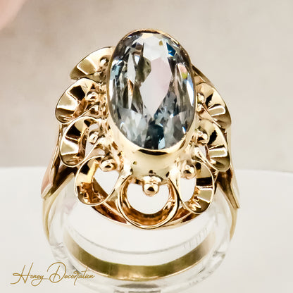 Elegant 14 karat gold ring with light blue gemstone