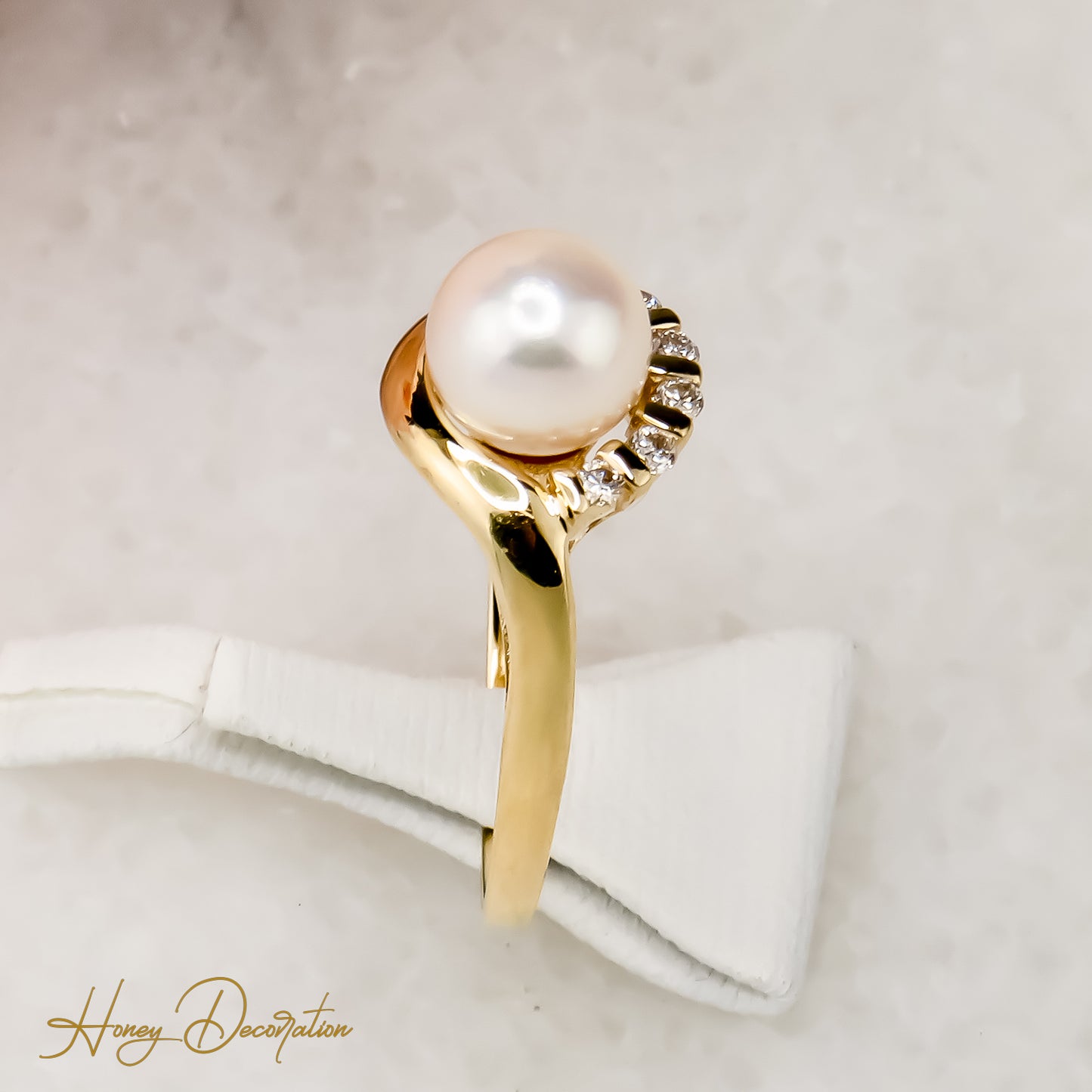 Pearl ring with brilliantly 14 karat gold - classic elegance