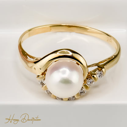 Perlenring mit Brillanten aus 14 Karat Gold - klassische Eleganz