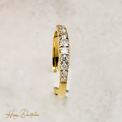 Eleganter 18 Karat Halbmemory-Ring mit Diamanten