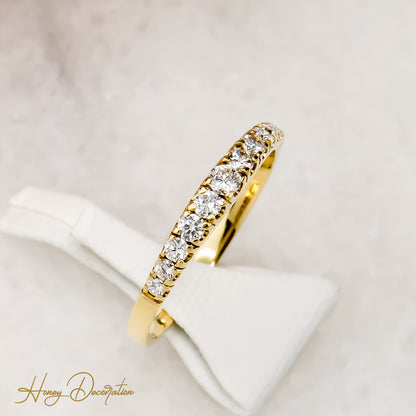 Eleganter 18 Karat Halbmemory-Ring mit Diamanten