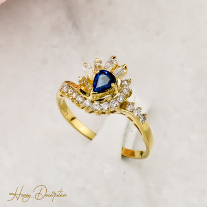 Fine gold ring with sapphire & diamonds