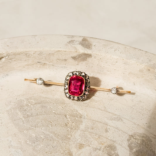 Antique brooch with ruby ​​& diamonds