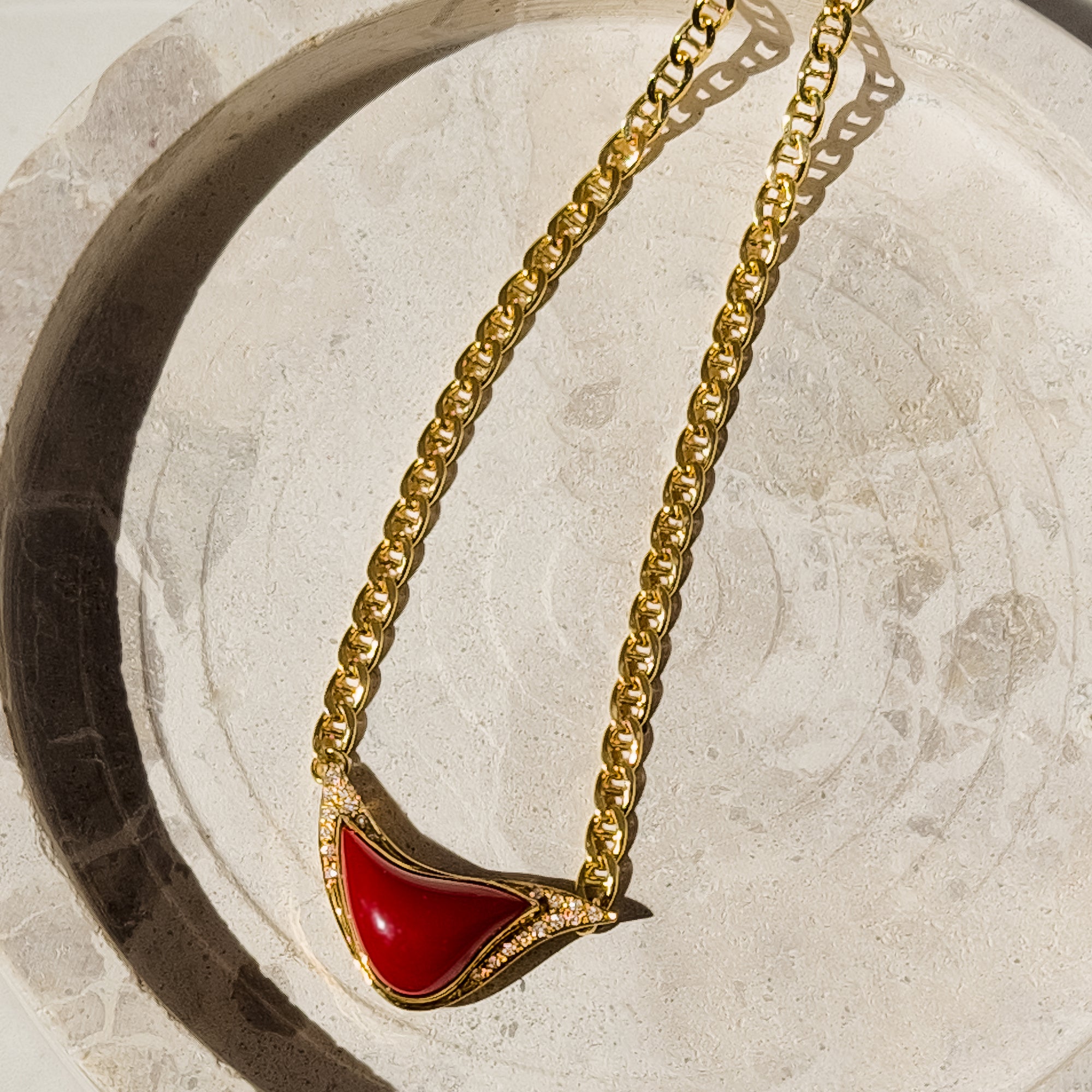 Beeindruckendes Gold-Korallencollier