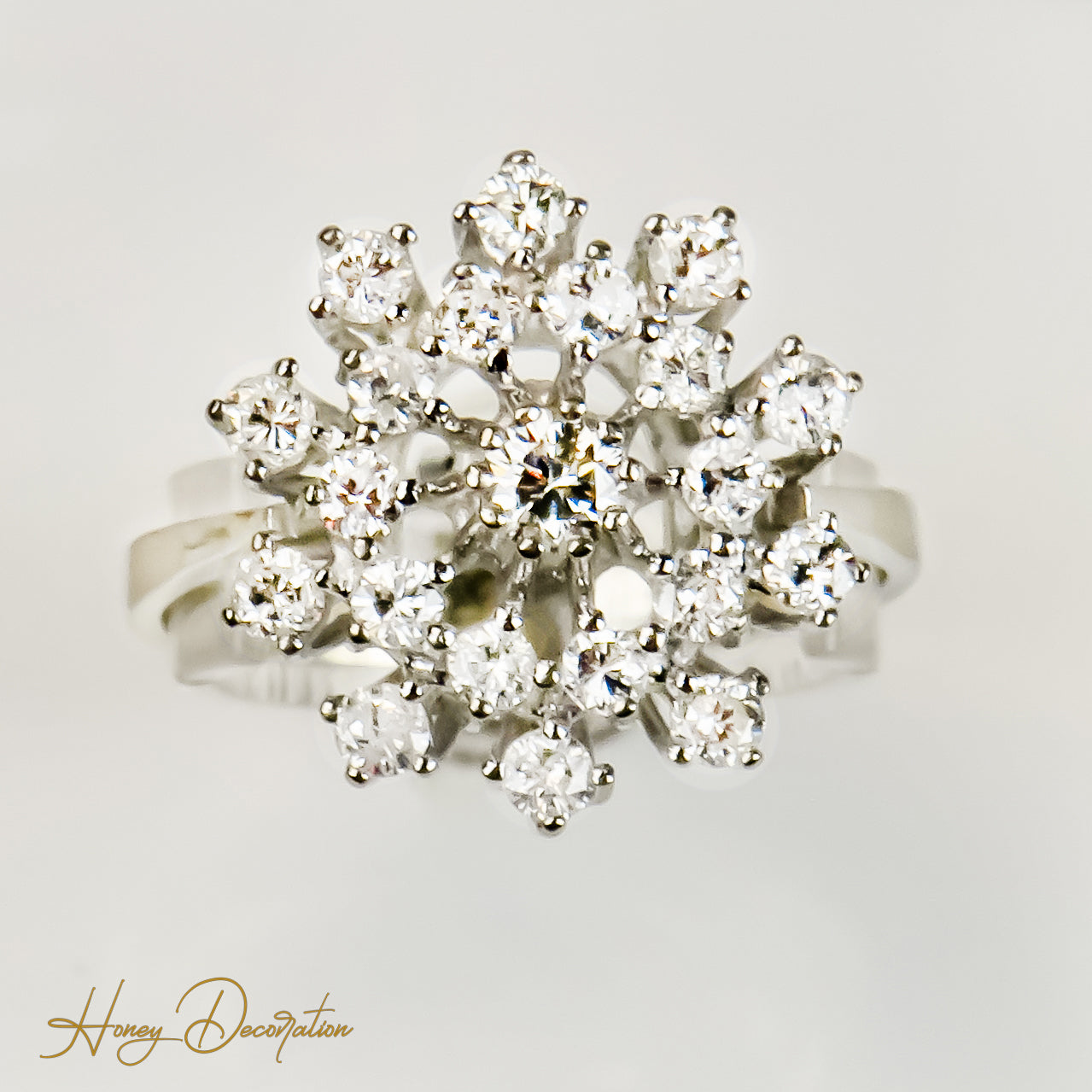 14 Karat Weißgoldring with brilliant - puristic luxury