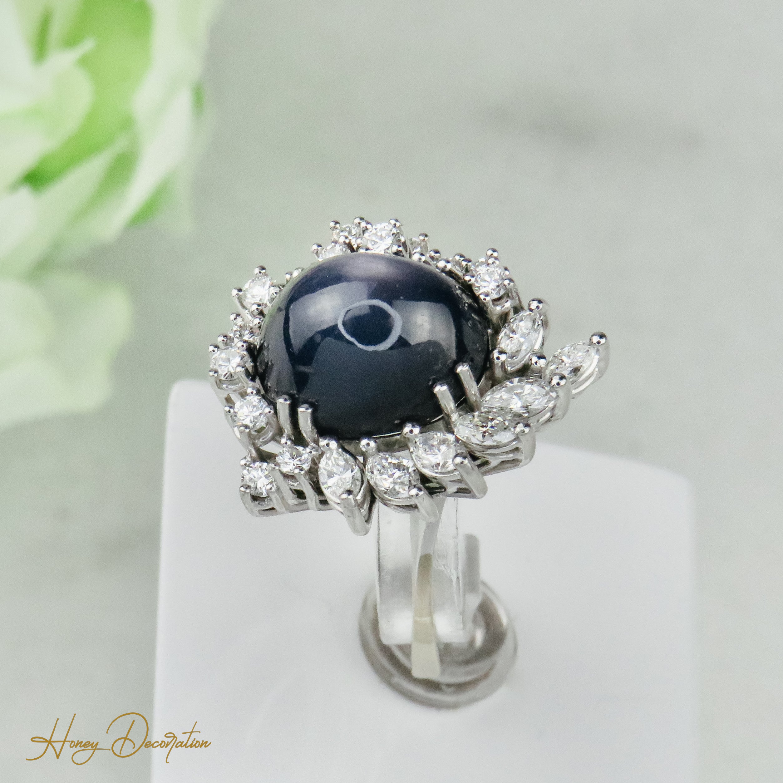 Prächtiger Weißgold-Ring mit Safir und Brillanten