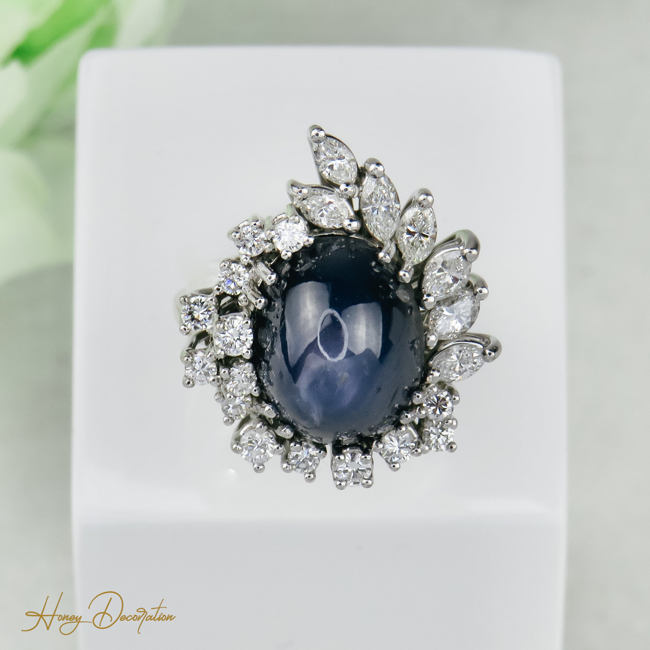 Prächtiger Weißgold-Ring mit Safir und Brillanten