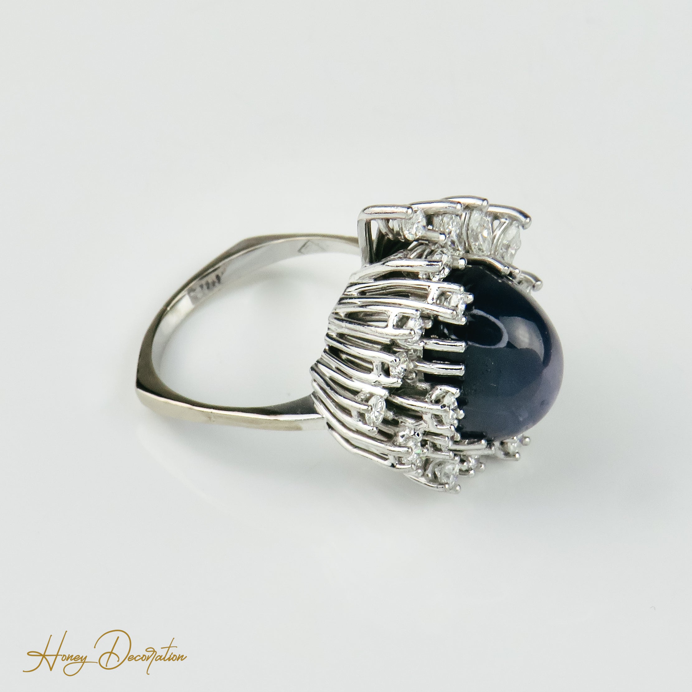 Prächtiger Weißgold-Ring mit Safir und Brillanten