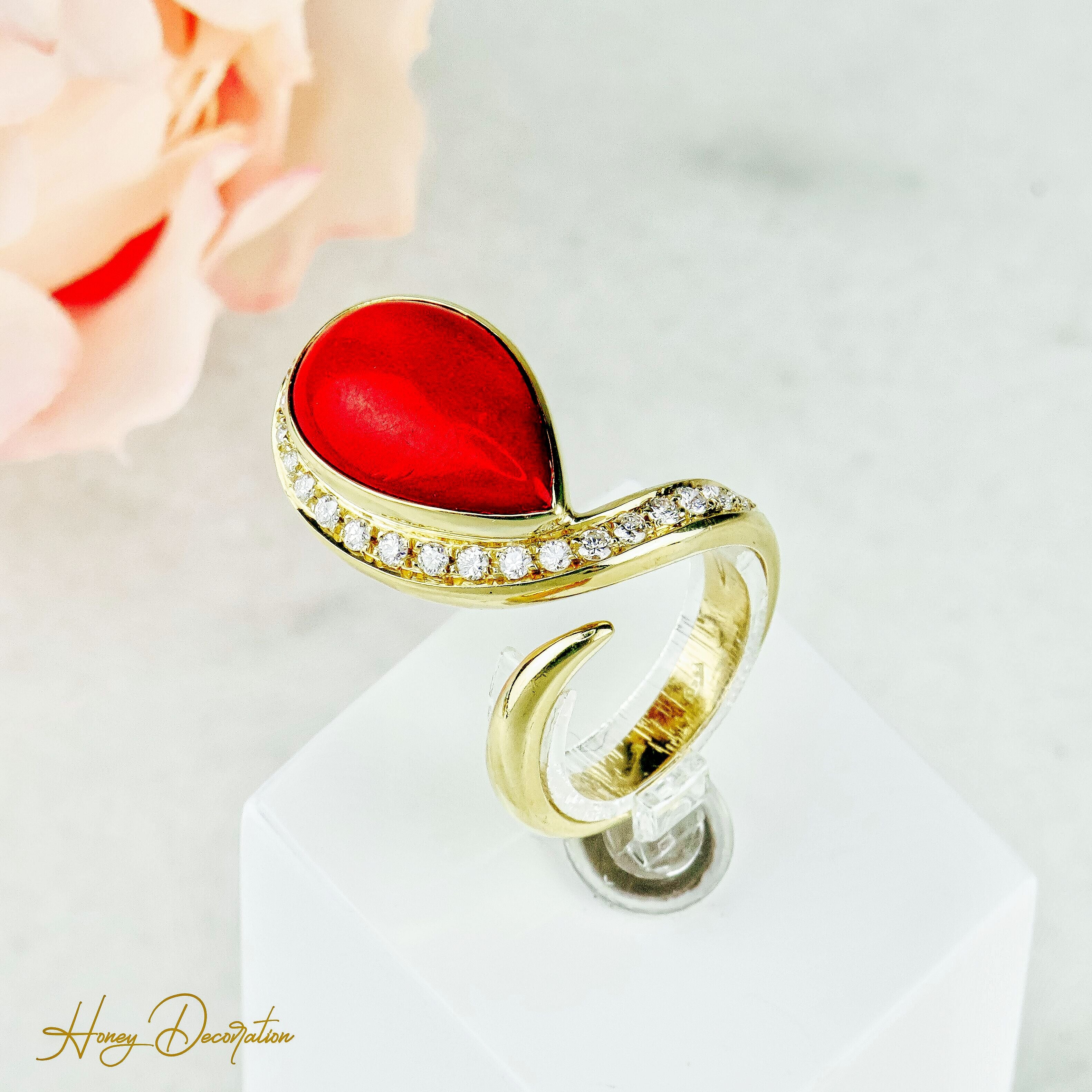 Ring 18 Karat Gold mit Koralle und Brillanten