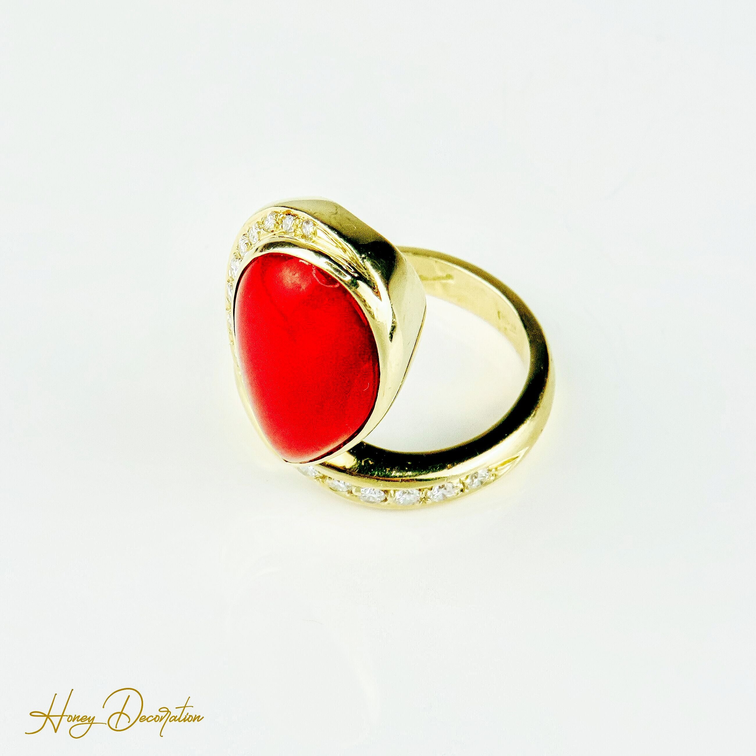 Ring 18 Karat Gold mit Koralle und Brillanten
