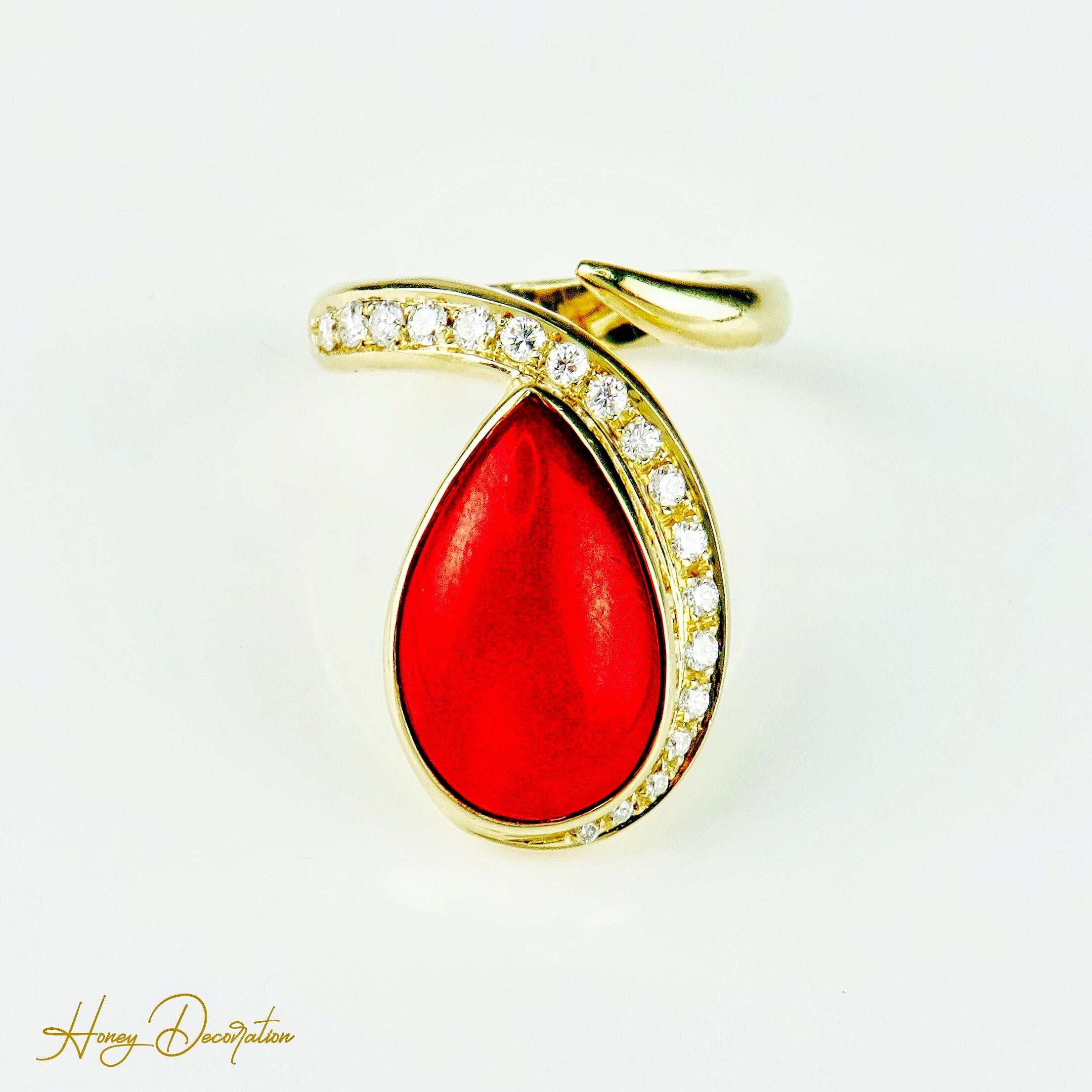 Ring 18 Karat Gold mit Koralle und Brillanten