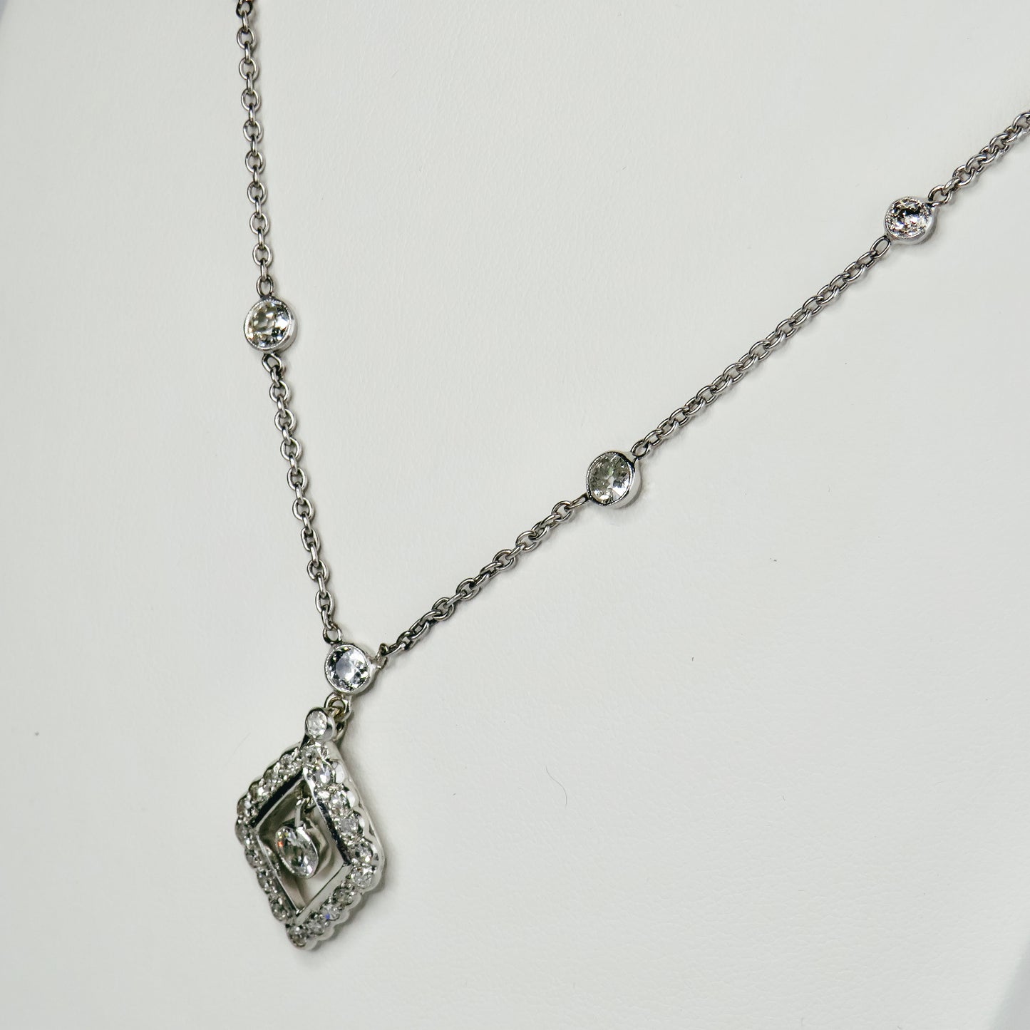 Art Deco Diamant chain made of white gold
