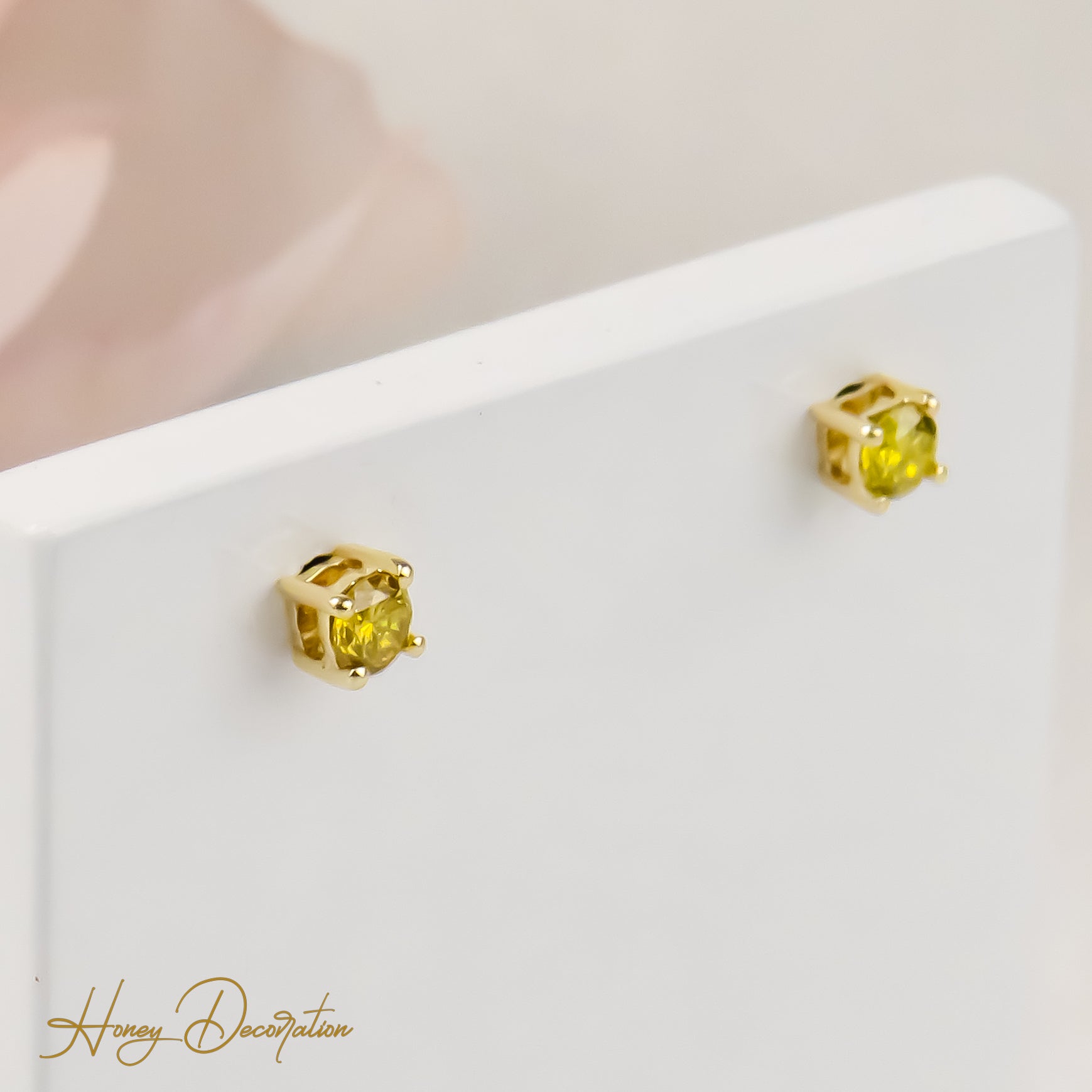 Klassische 585er Goldohrstecker, zeitloses Design