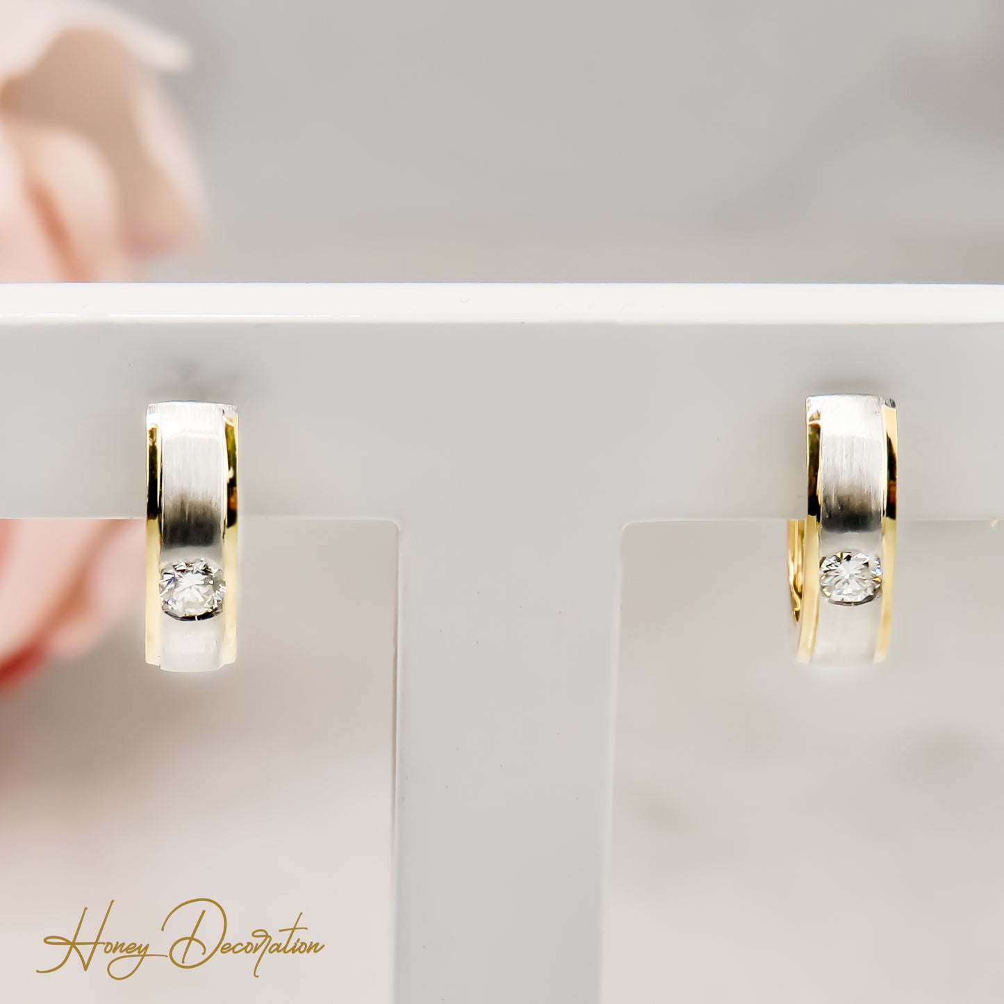 High quality bicolor earrings made of platinum and 750 gold