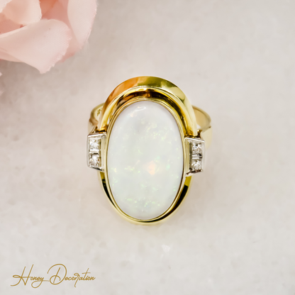 Magnificent opal ring made of 14 karat gold