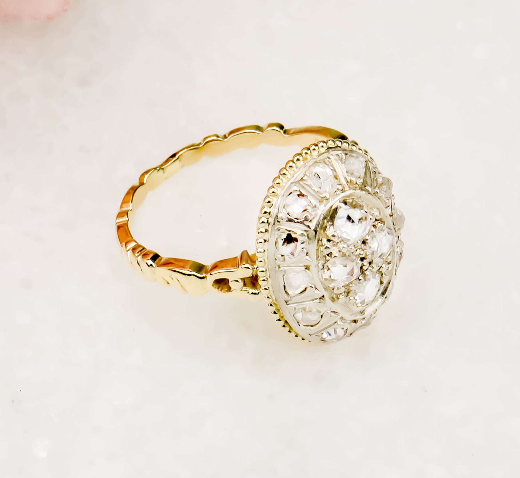 Art Déco Diamanten Ring aus Gold mit Platinfassung