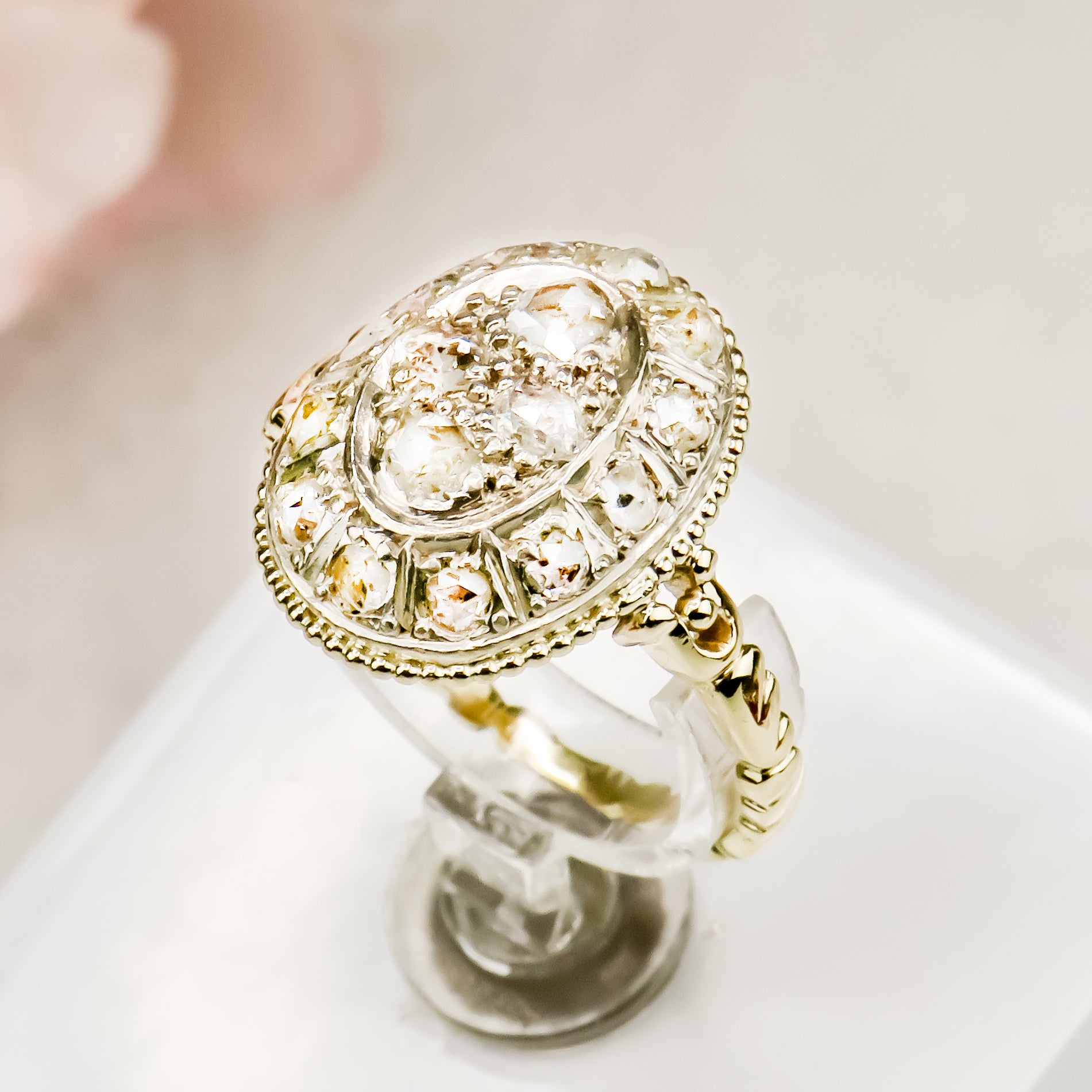 Art Déco Diamanten Ring aus Gold mit Platinfassung