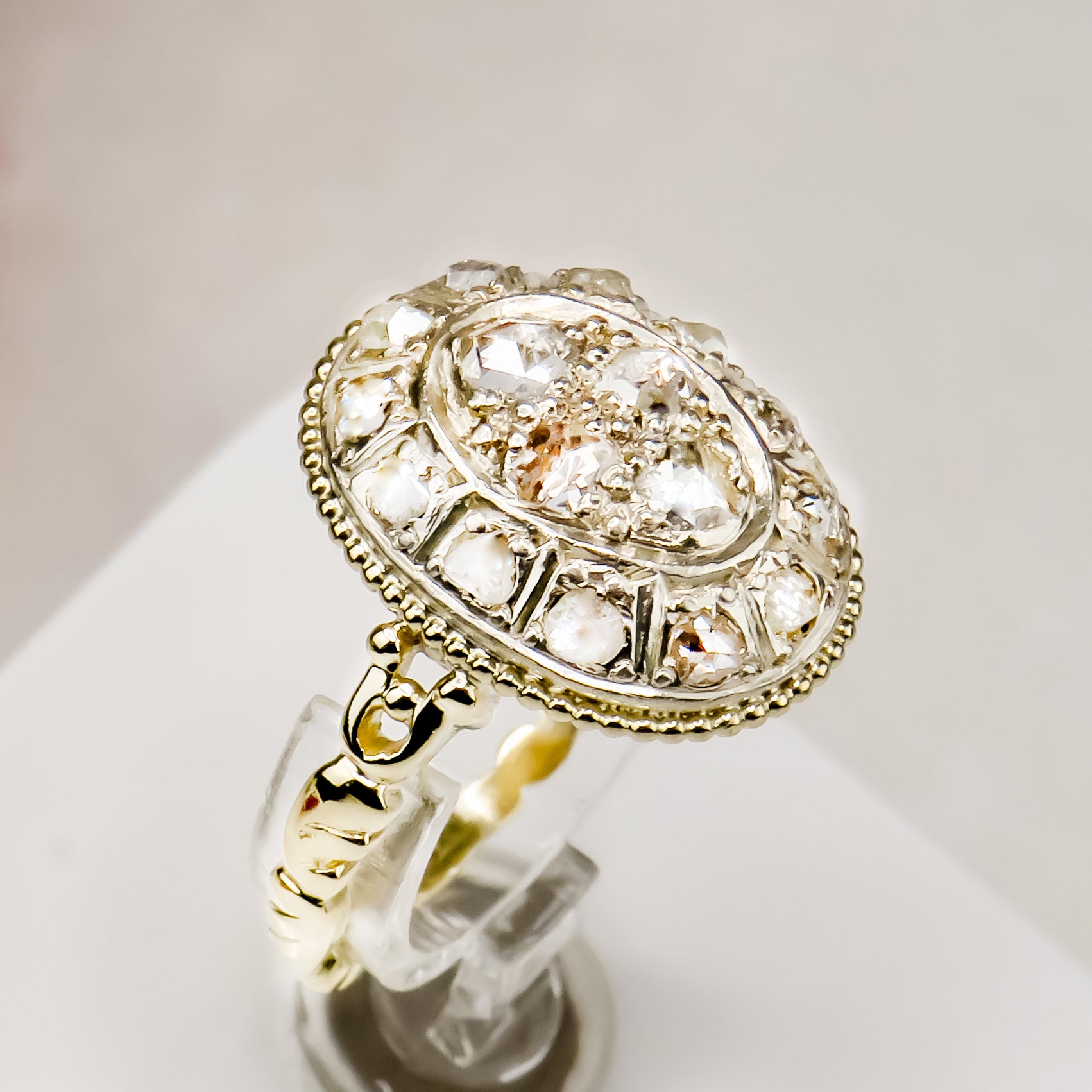 Art Déco Diamanten Ring aus Gold mit Platinfassung