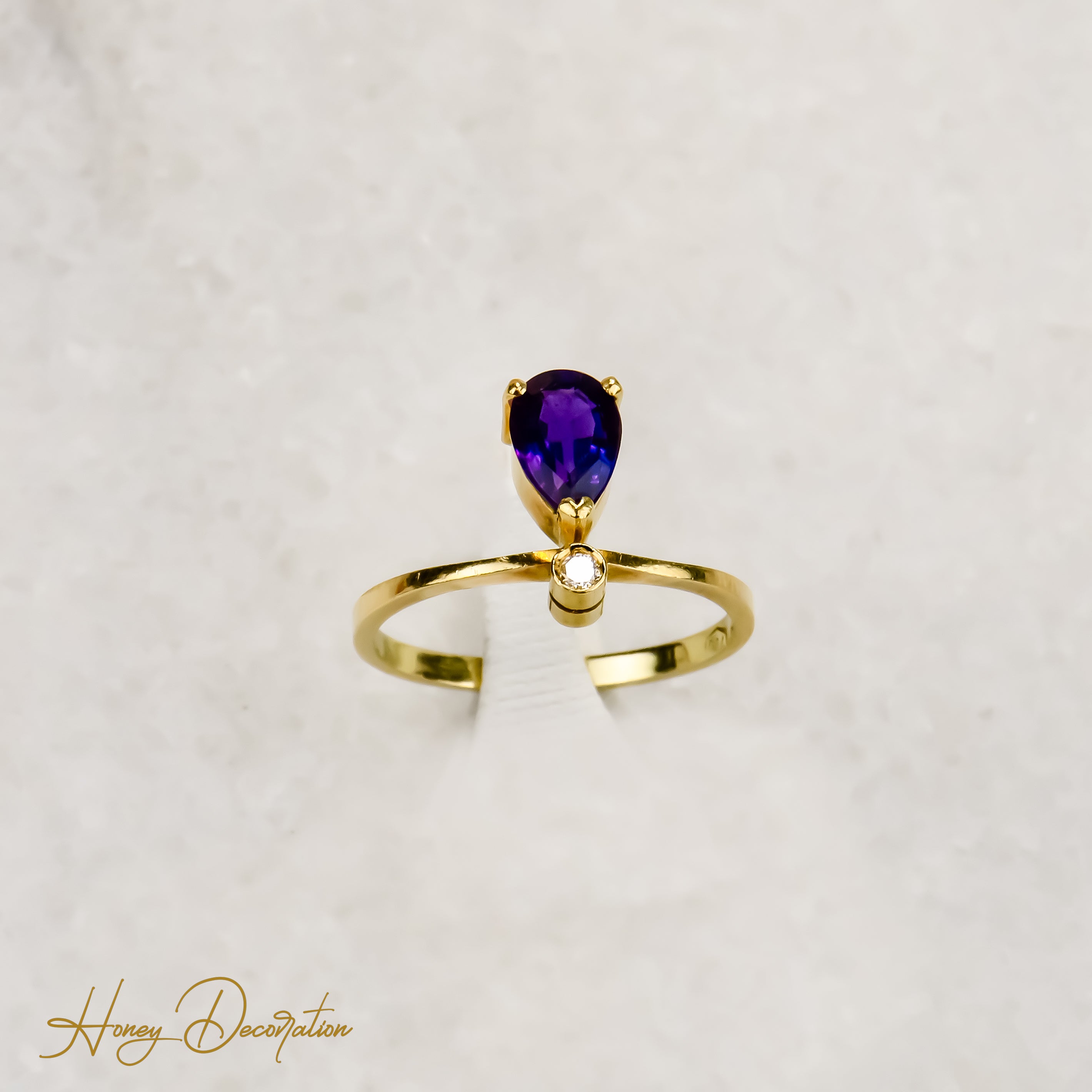 Zarter Amethyst Ring aus 18 Karat Gold