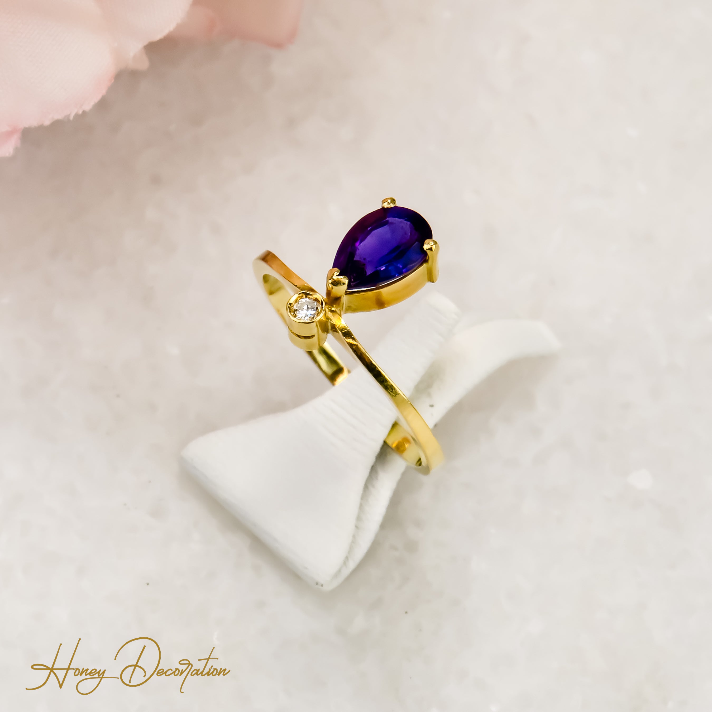 Zarter Amethyst Ring aus 18 Karat Gold