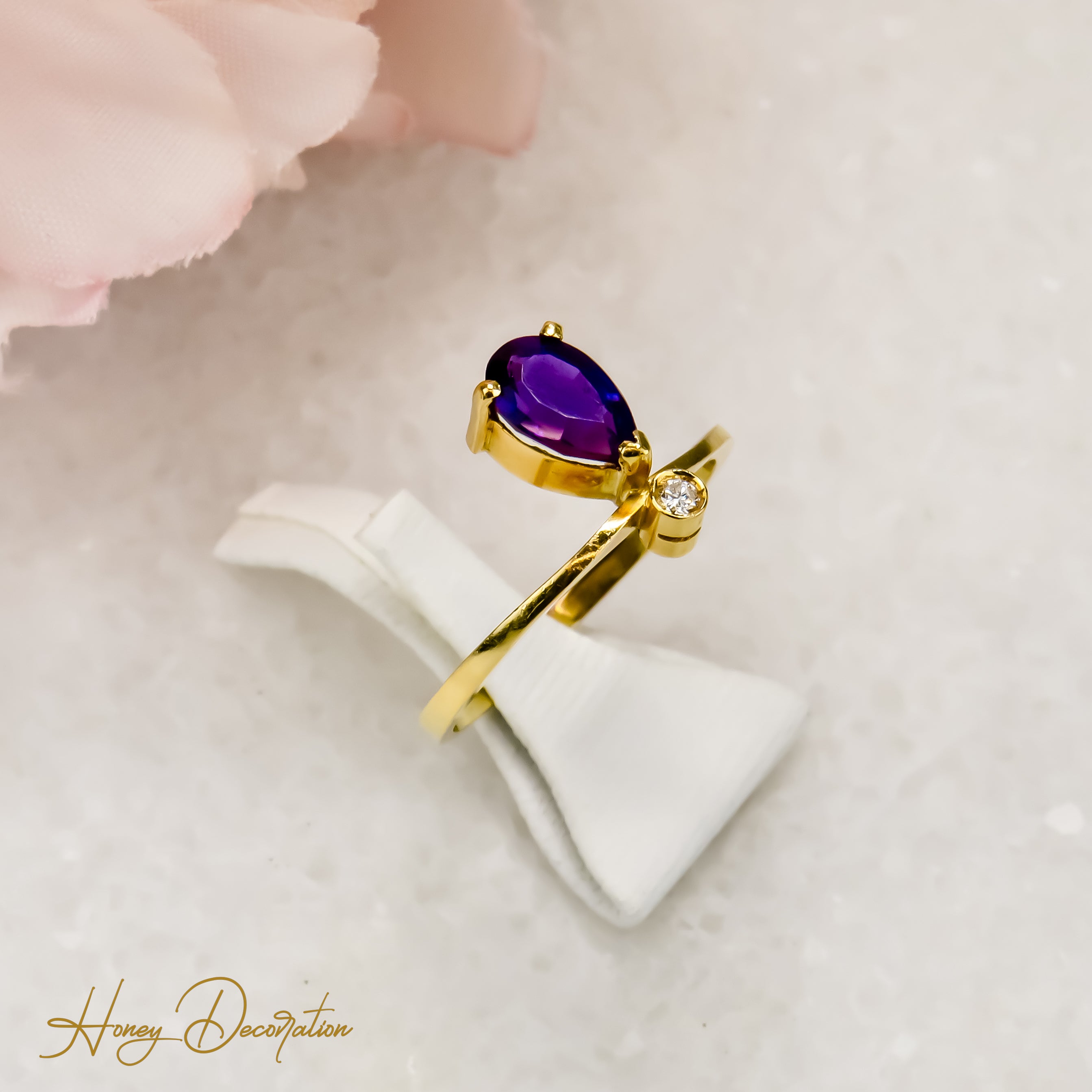 Zarter Amethyst Ring aus 18 Karat Gold