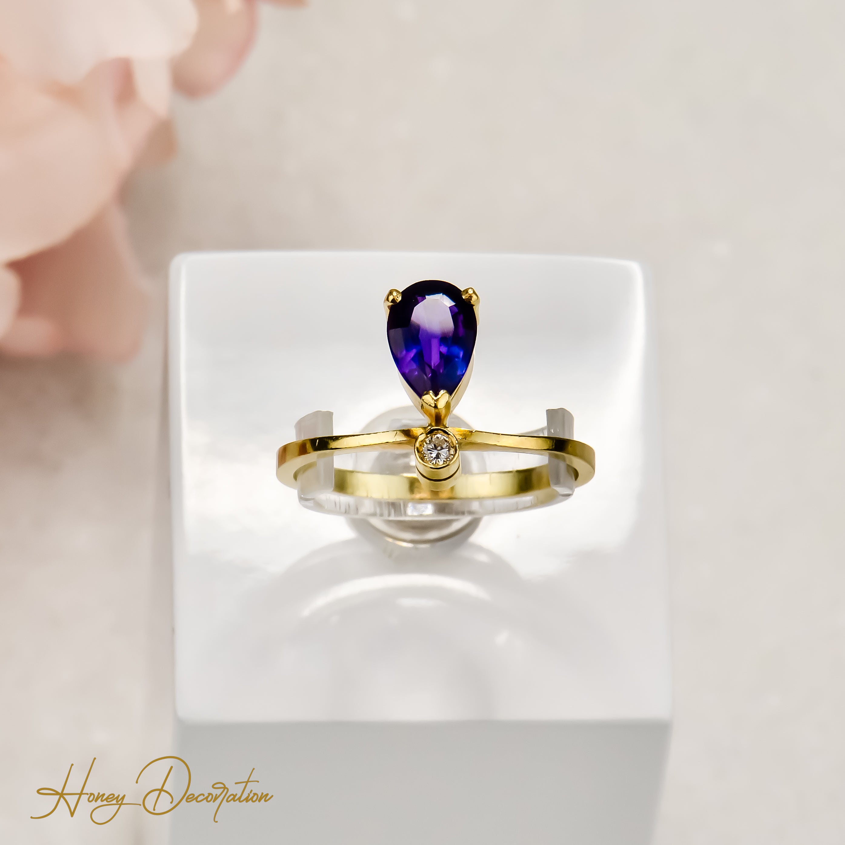 Zarter Amethyst Ring aus 18 Karat Gold