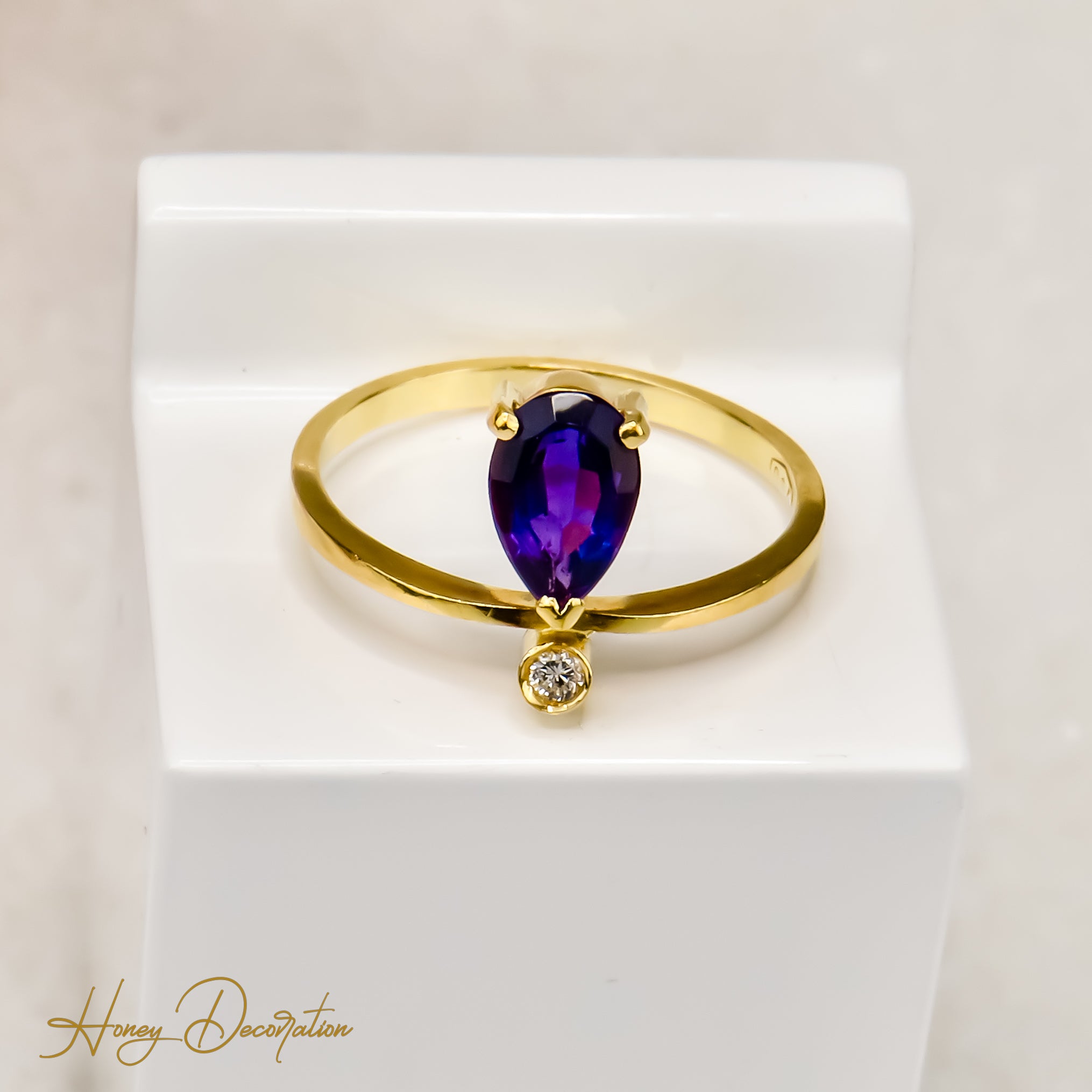 Zarter Amethyst Ring aus 18 Karat Gold