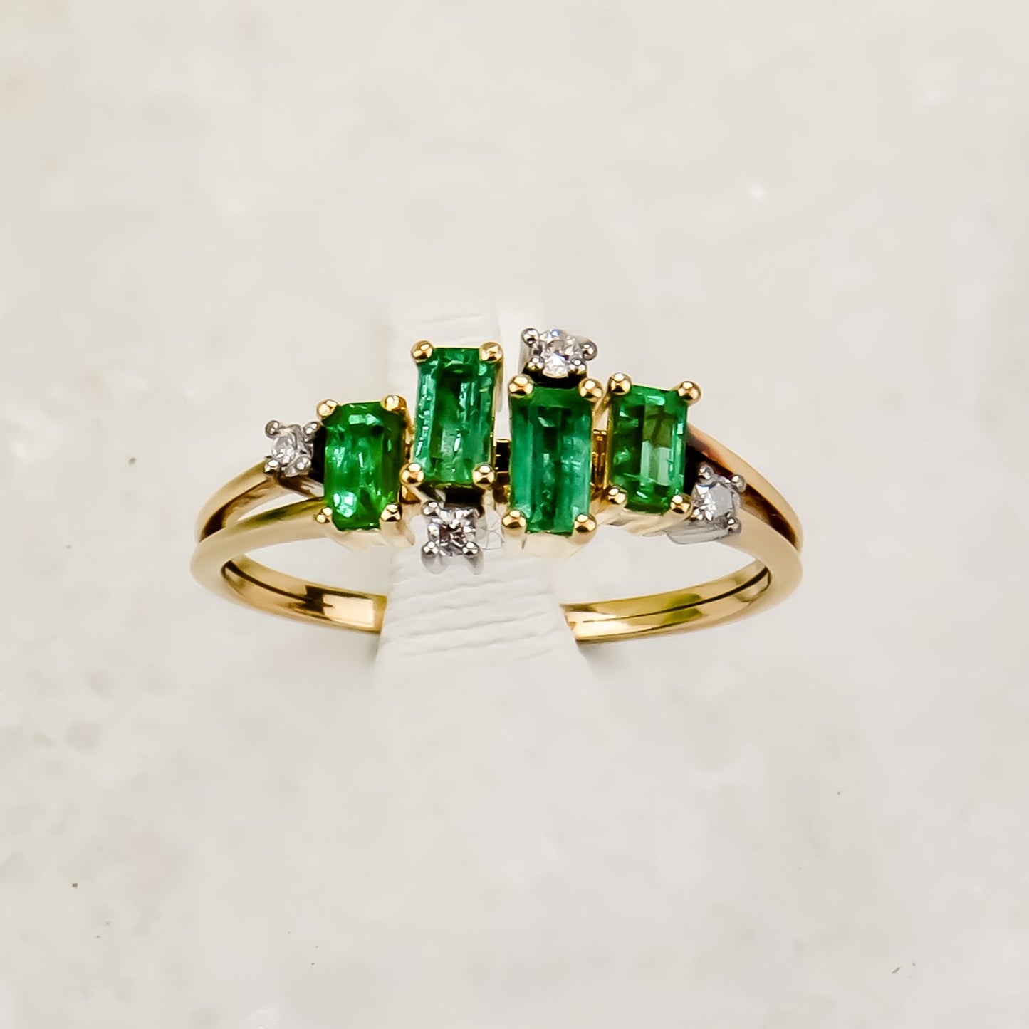 Bezaubernder Smaragd Ring aus 18 Karat Gold