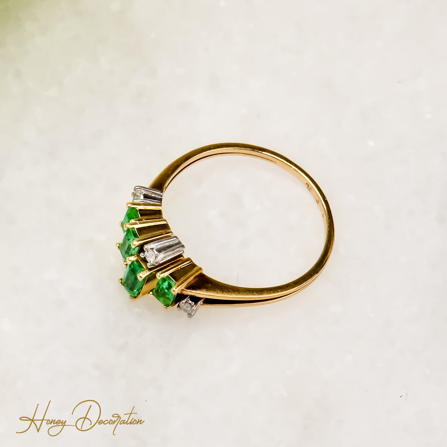 Enchanting emerald ring from 18 karat gold