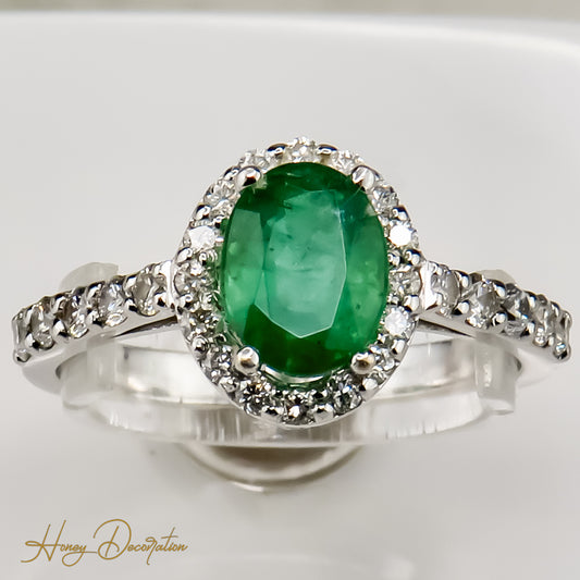 Emerald ring with brilliant from 750 gold
