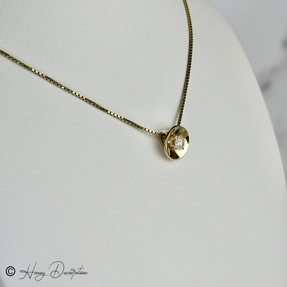Eleganter Gold-Anhänger mit Brillant-Solitär - Honey Decoration