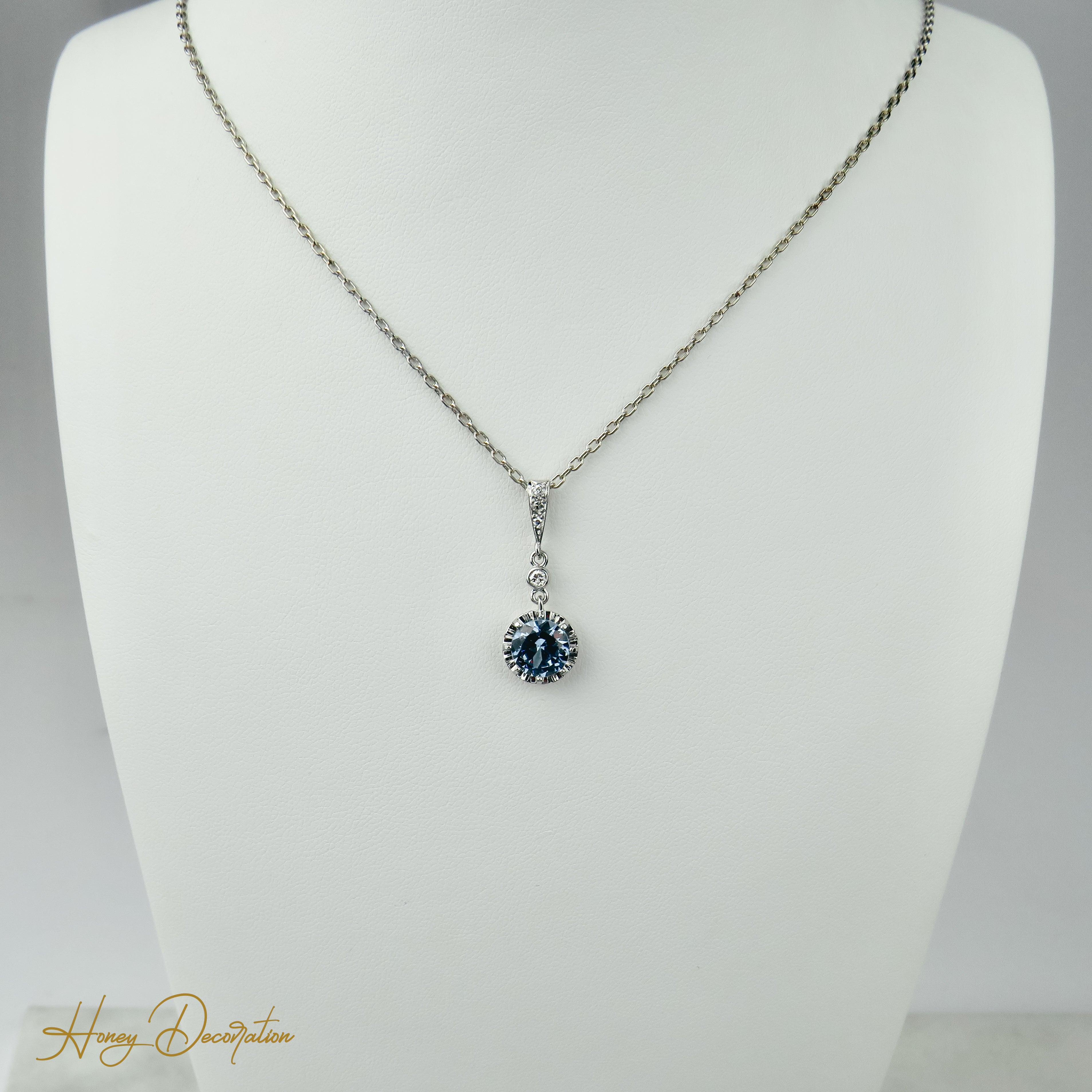 Wunderschönes Weißgold-Collier mit Aquamarin & Brillanten - Honey Decoration