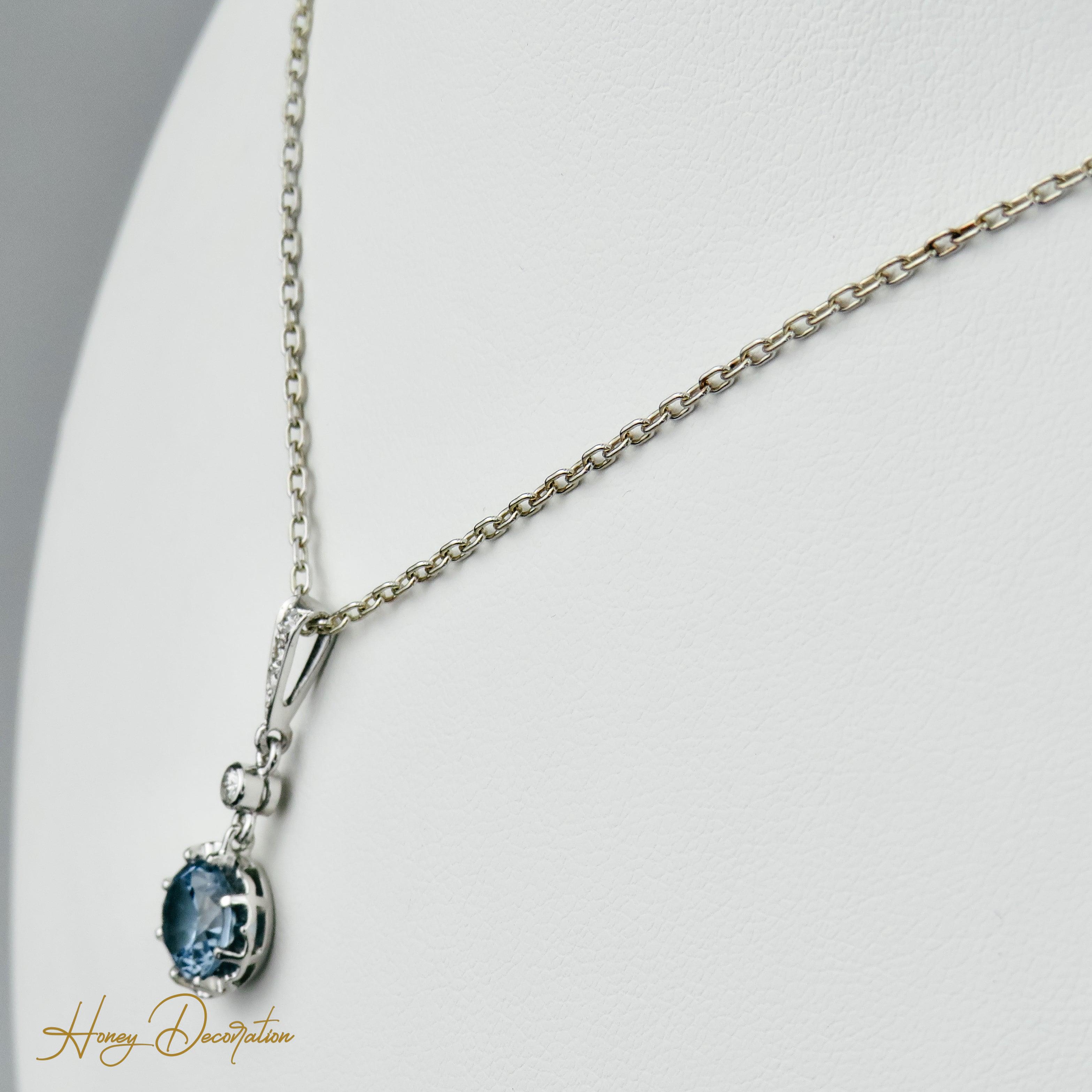 Wunderschönes Weißgold-Collier mit Aquamarin & Brillanten - Honey Decoration