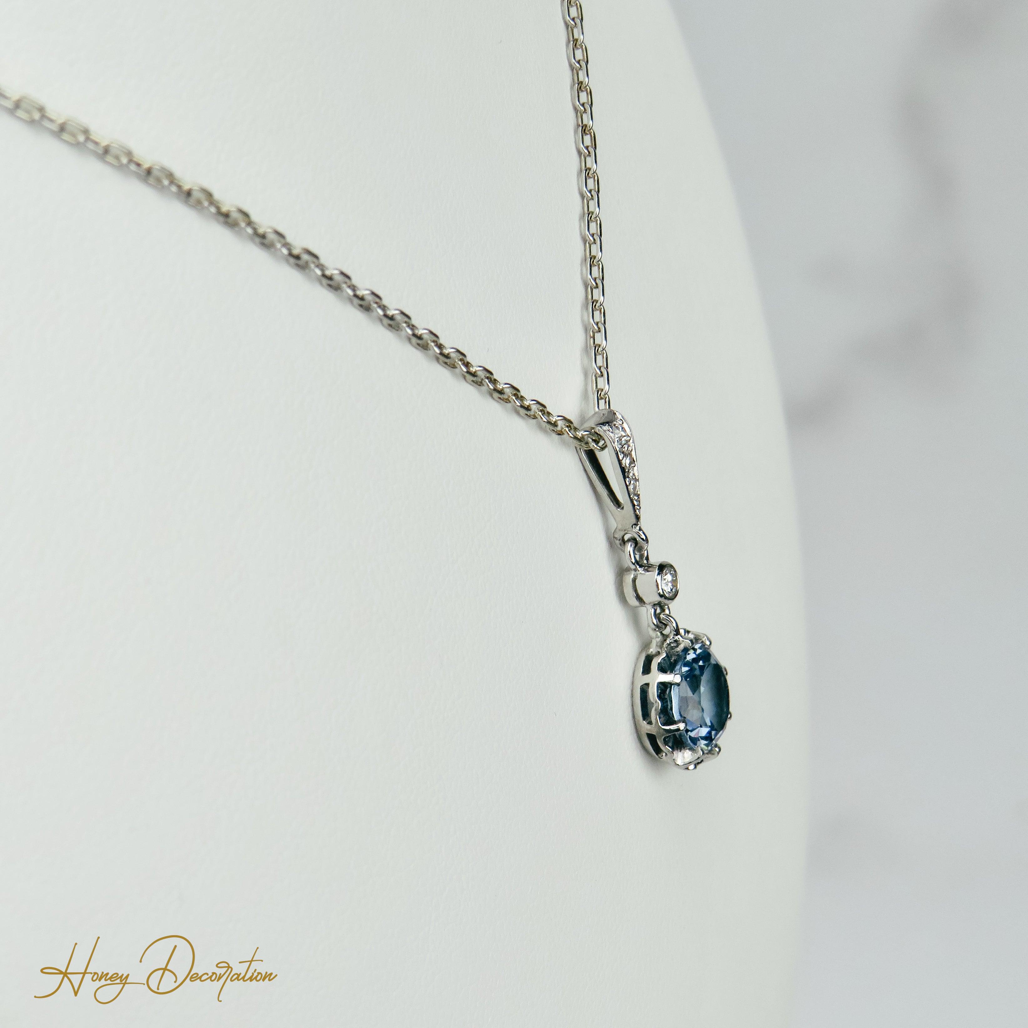 Wunderschönes Weißgold-Collier mit Aquamarin & Brillanten - Honey Decoration