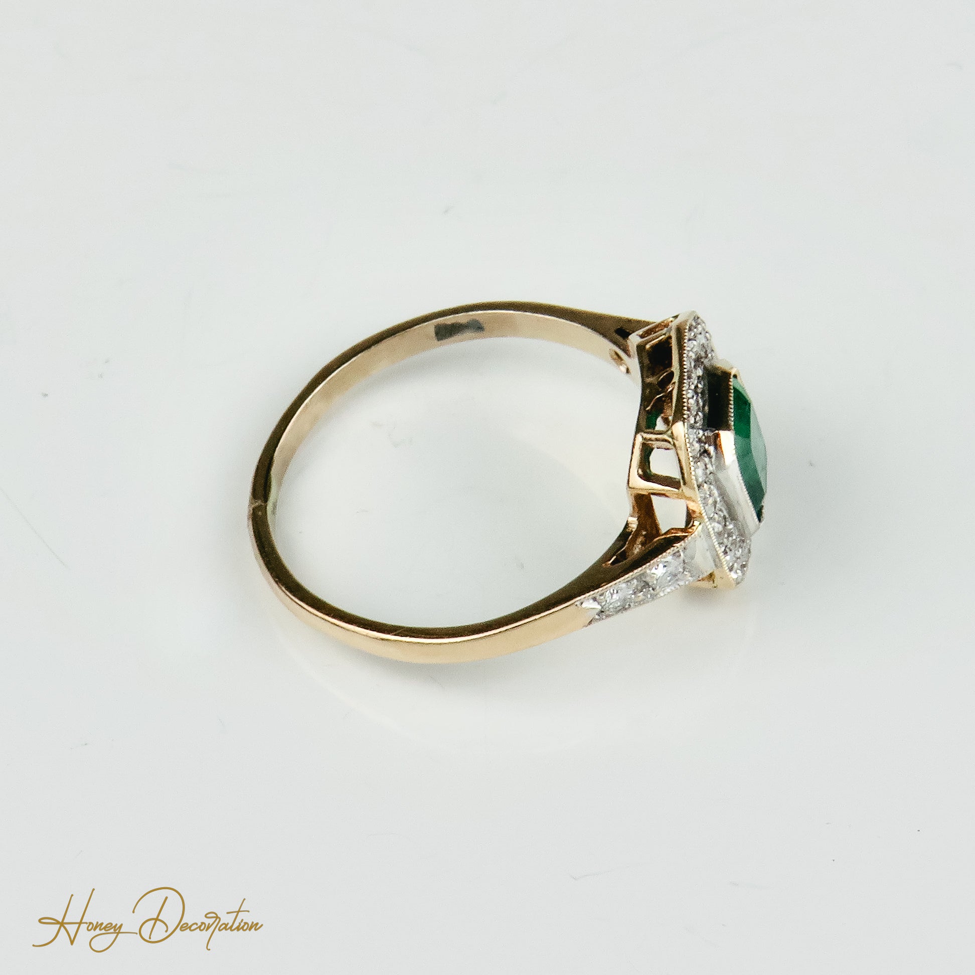 Antiker 585 Goldring mit Smaragd & Diamanten - Honey Decoration