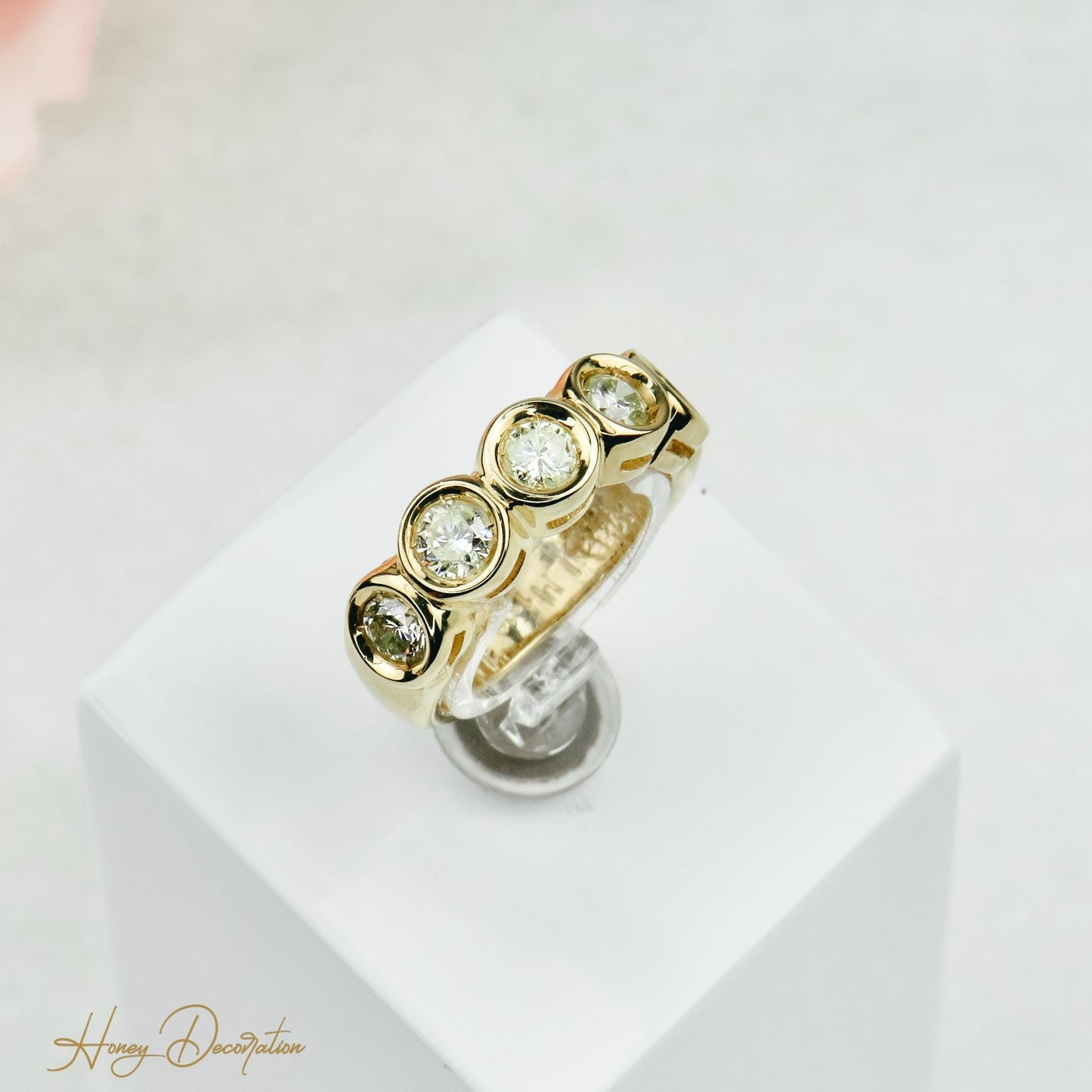 Edler Memory-Ring aus Gold besetzt mit Brillanten - Honey Decoration